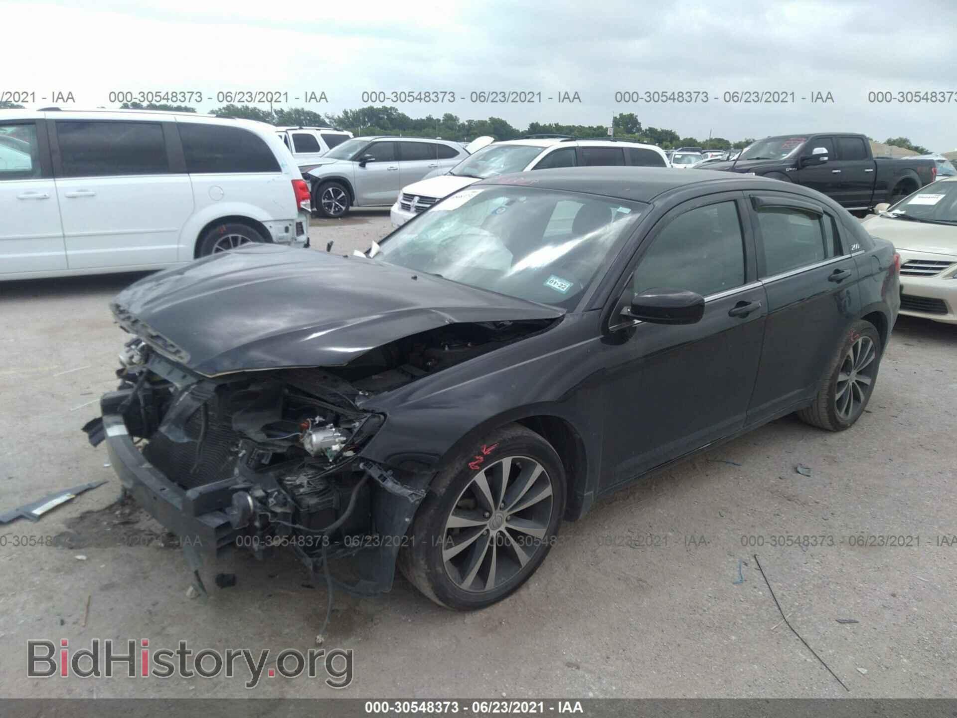 2011 CHRYSLER 200 - VIN: 1C3BC8FG8BN614081 - Фото 2