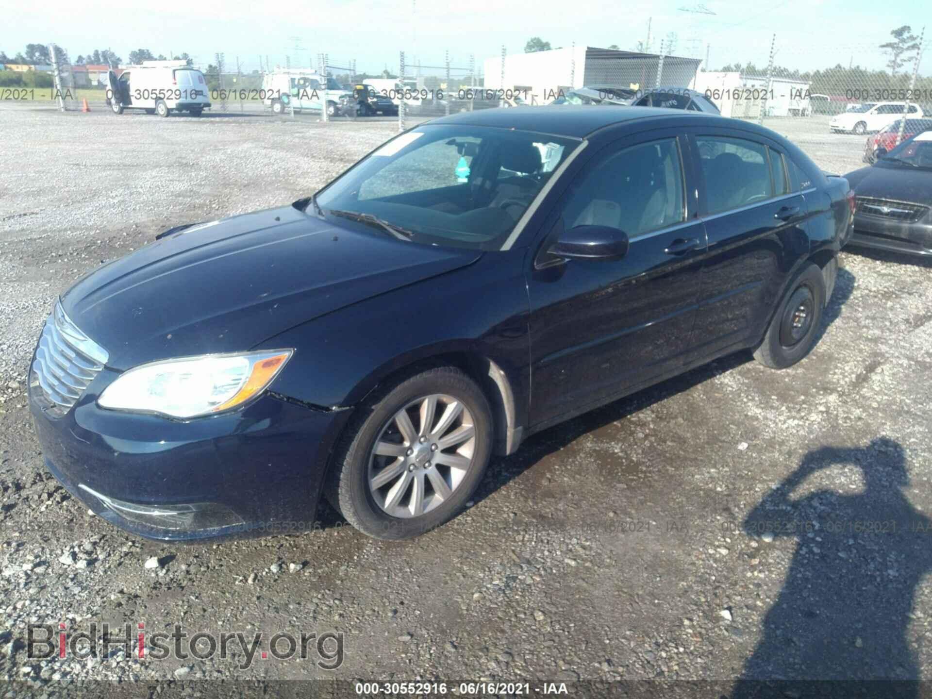 2013 CHRYSLER 200 - VIN: 1C3CCBBB5DN732975 - Фото 2