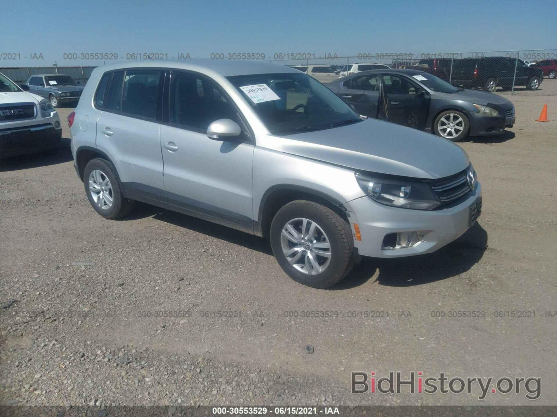 Photo WVGAV7AX3CW523066 - VOLKSWAGEN TIGUAN 2012