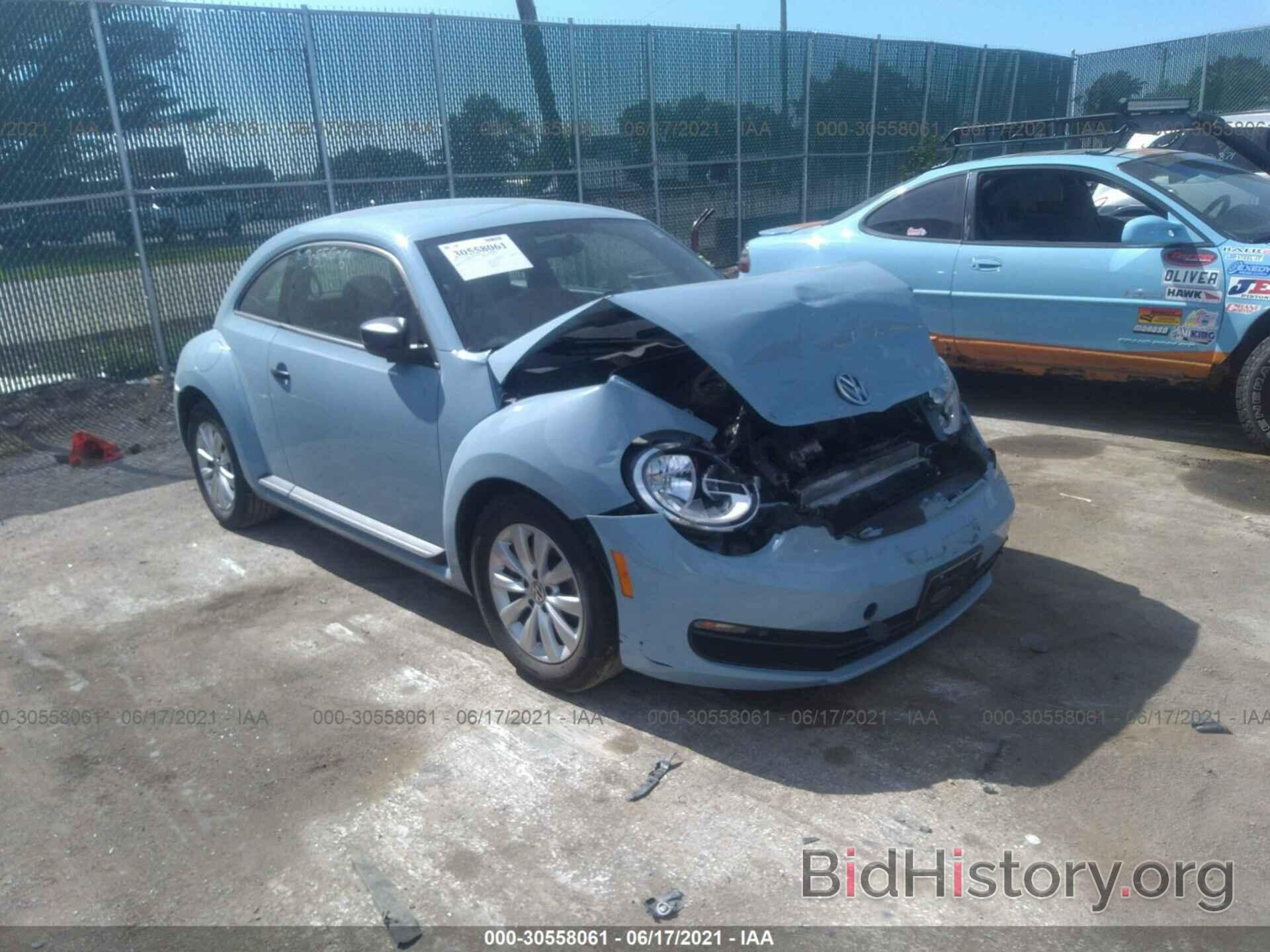 Photo 3VWF17AT1FM611666 - VOLKSWAGEN BEETLE COUPE 2015