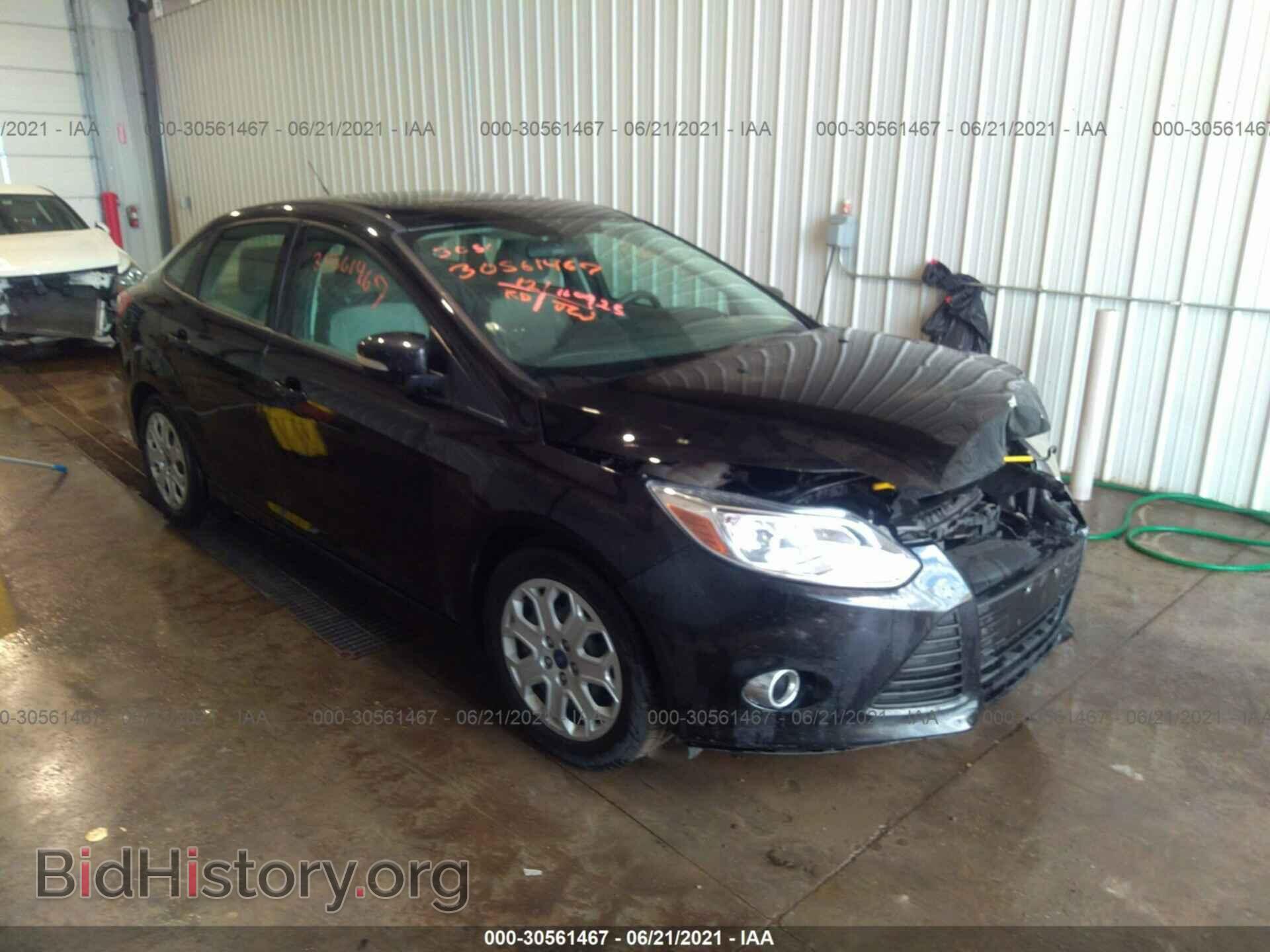 Photo 1FAHP3F28CL477227 - FORD FOCUS 2012