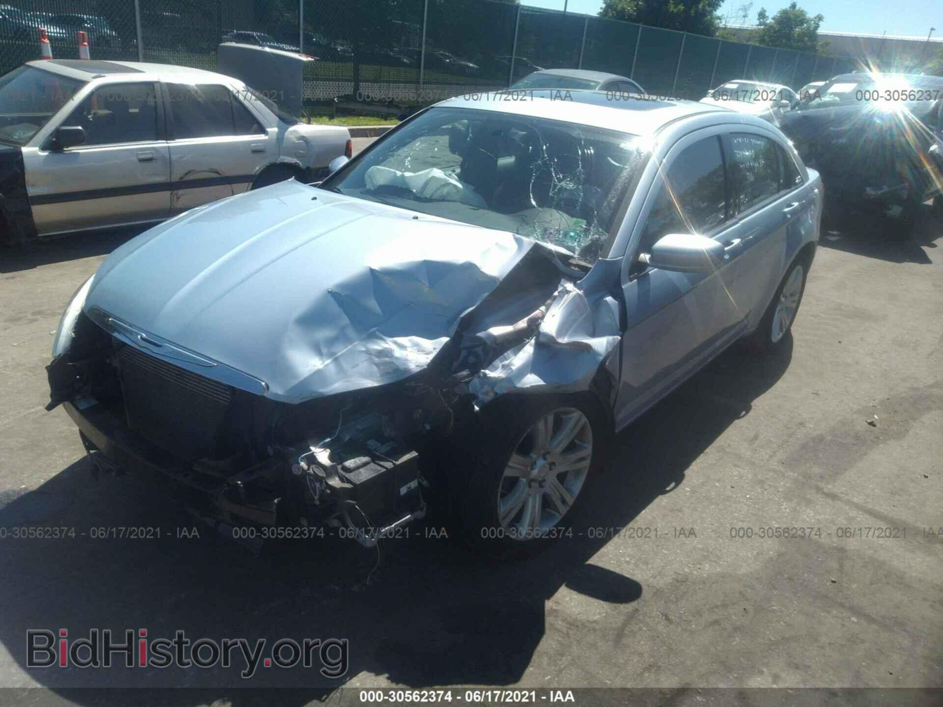2013 CHRYSLER 200 - VIN: 1C3CCBBB5DN722835 - Photo 2