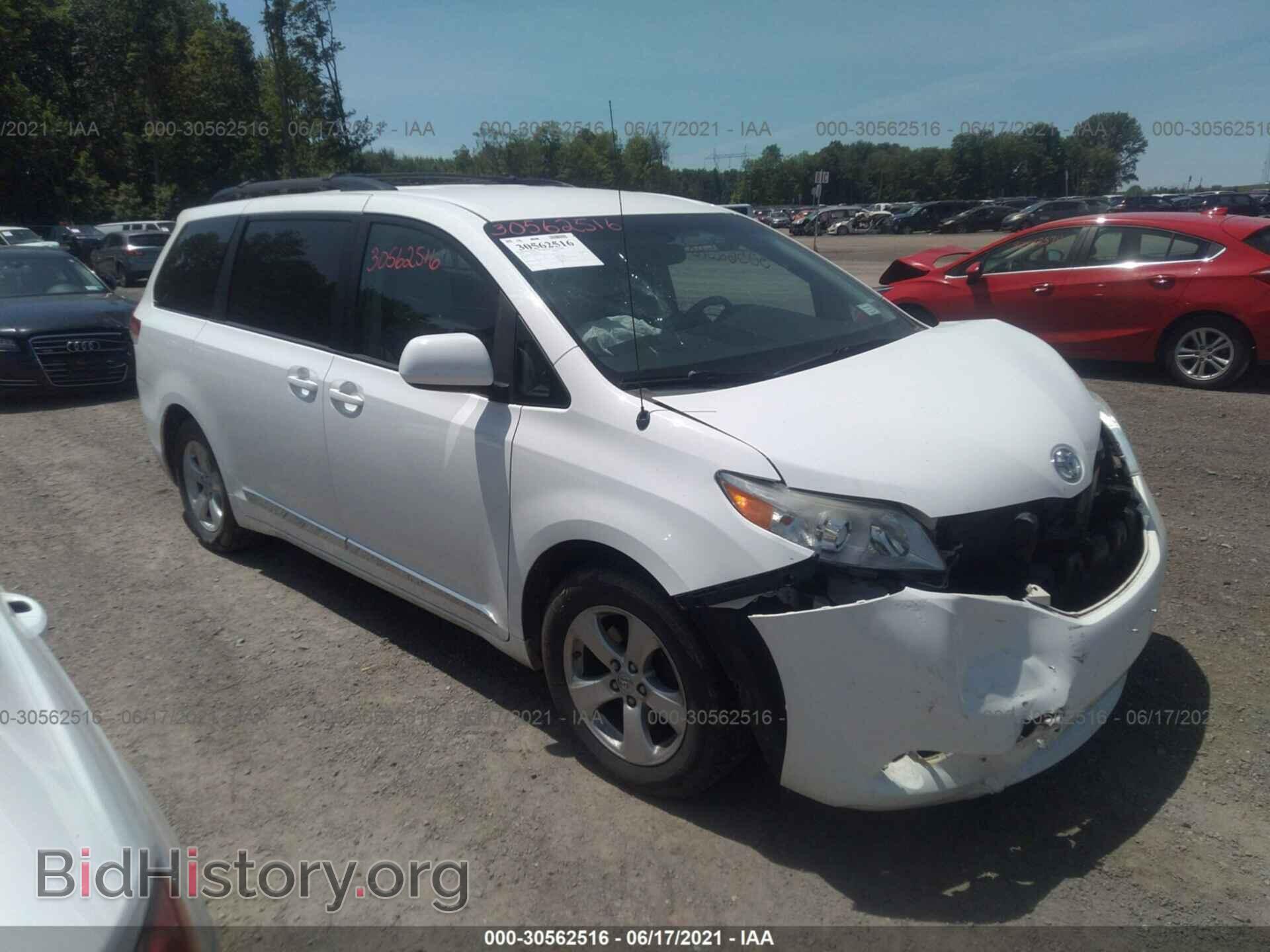 Фотография 5TDKK3DC8DS395153 - TOYOTA SIENNA 2013