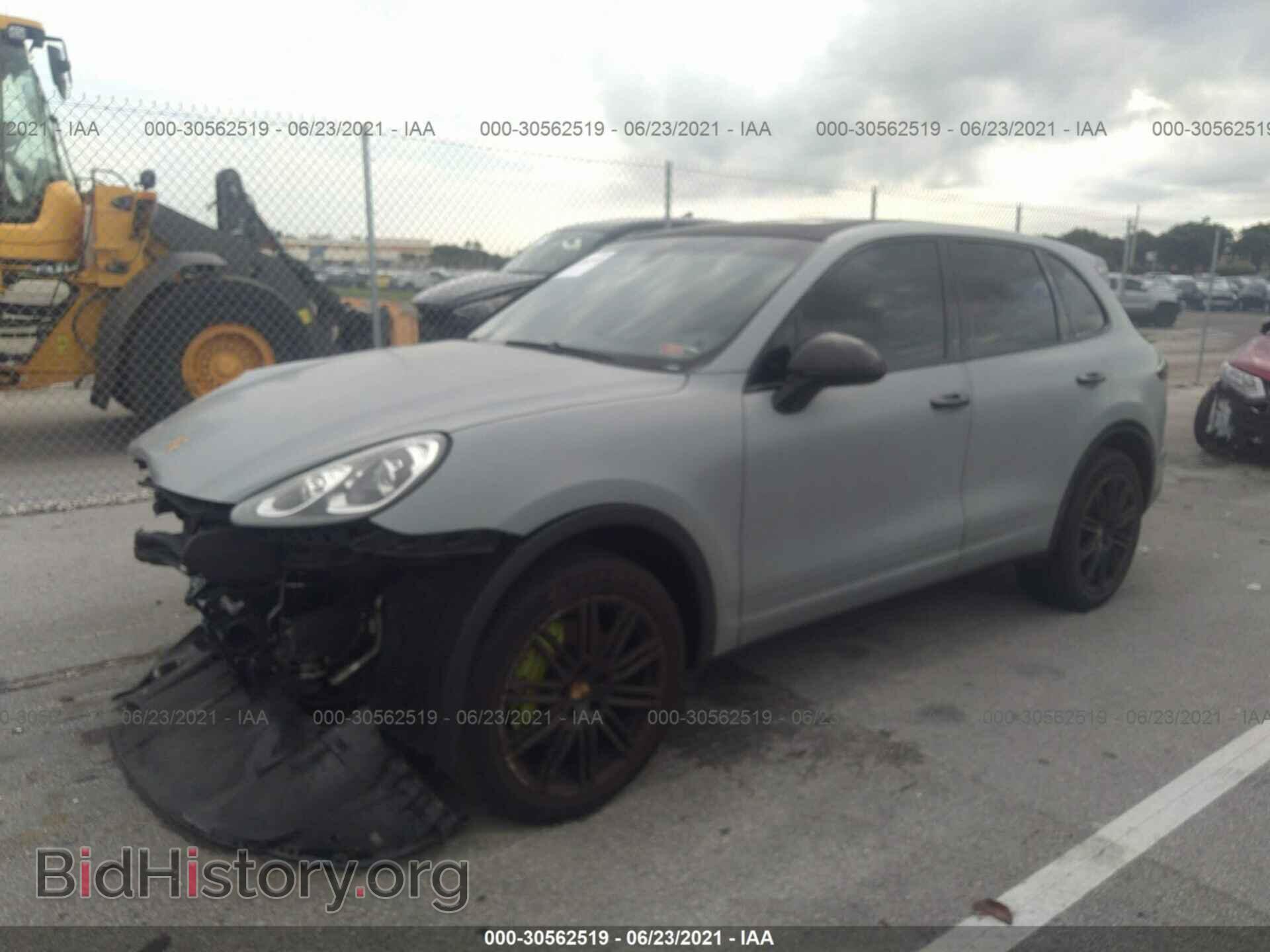 2016 PORSCHE CAYENNE - VIN: WP1AA2A20GLA01394 - Фото 2