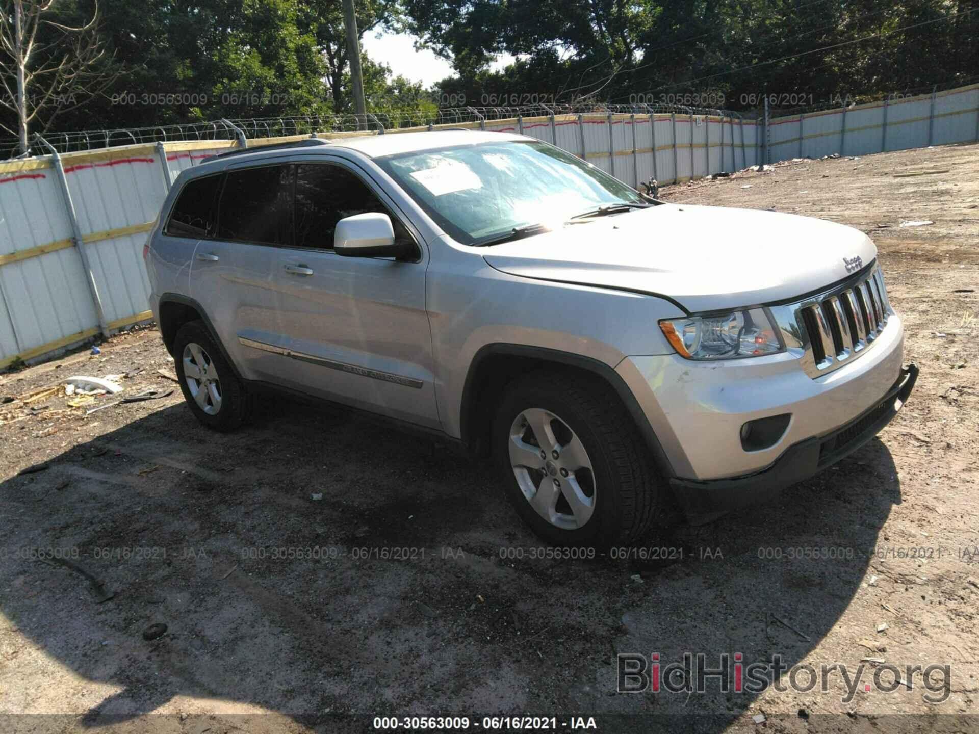 Photo 1J4RS4GG2BC574929 - JEEP GRAND CHEROKEE 2011