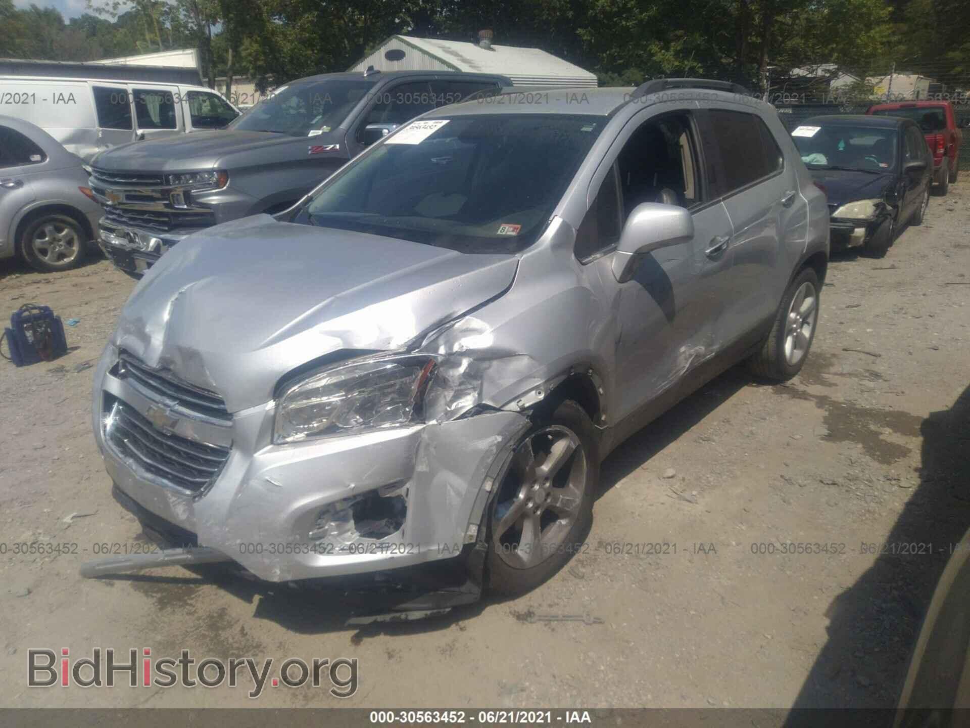 2016 CHEVROLET TRAX - VIN: 3GNCJMSB3GL169451 - Фото 2