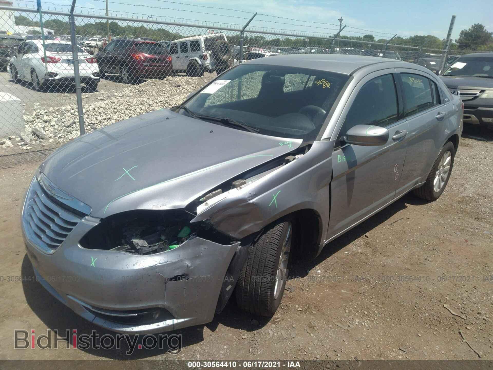 2013 CHRYSLER 200 - VIN: 1C3CCBBB2DN737910 - Фото 2