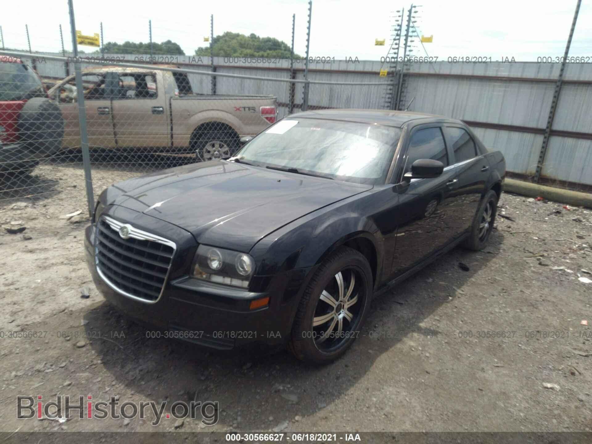 2008 CHRYSLER 300 - VIN: 2C3LA43R08H133428 - Фото 2