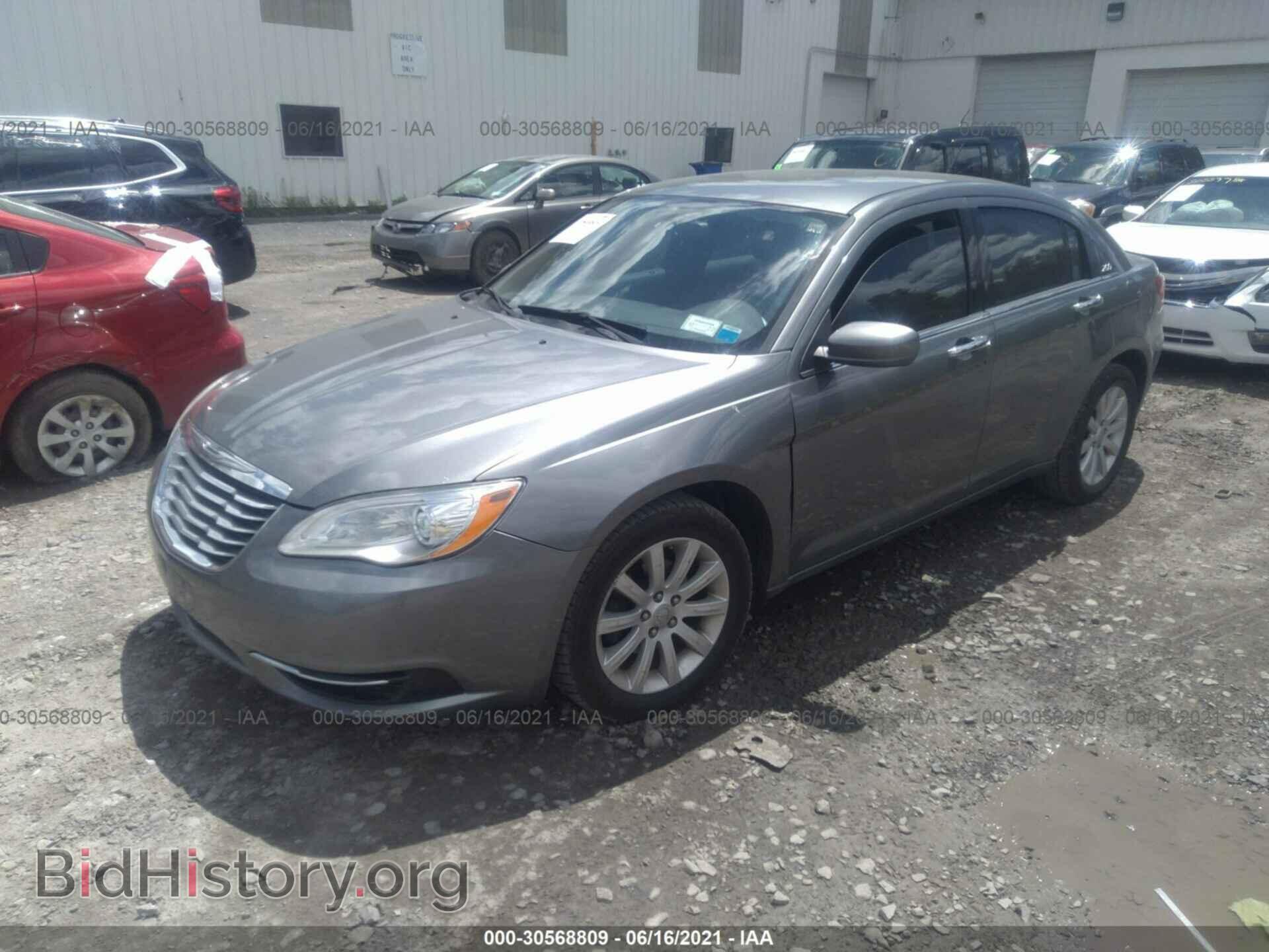 2012 CHRYSLER 200 - VIN: 1C3CCBBG8CN137449 - Фото 2