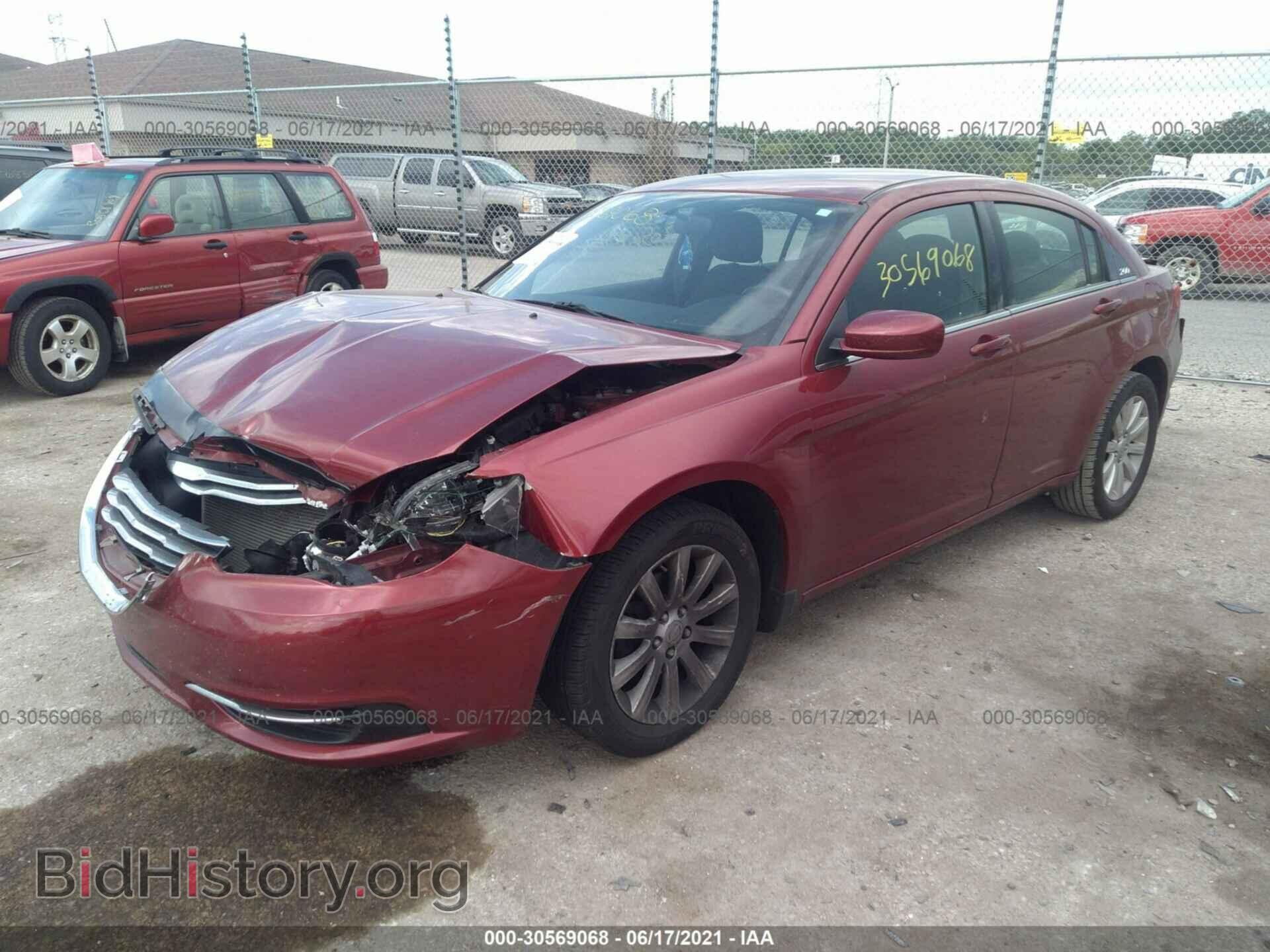 2012 CHRYSLER 200 - VIN: 1C3CCBBBXCN185104 - Фото 2