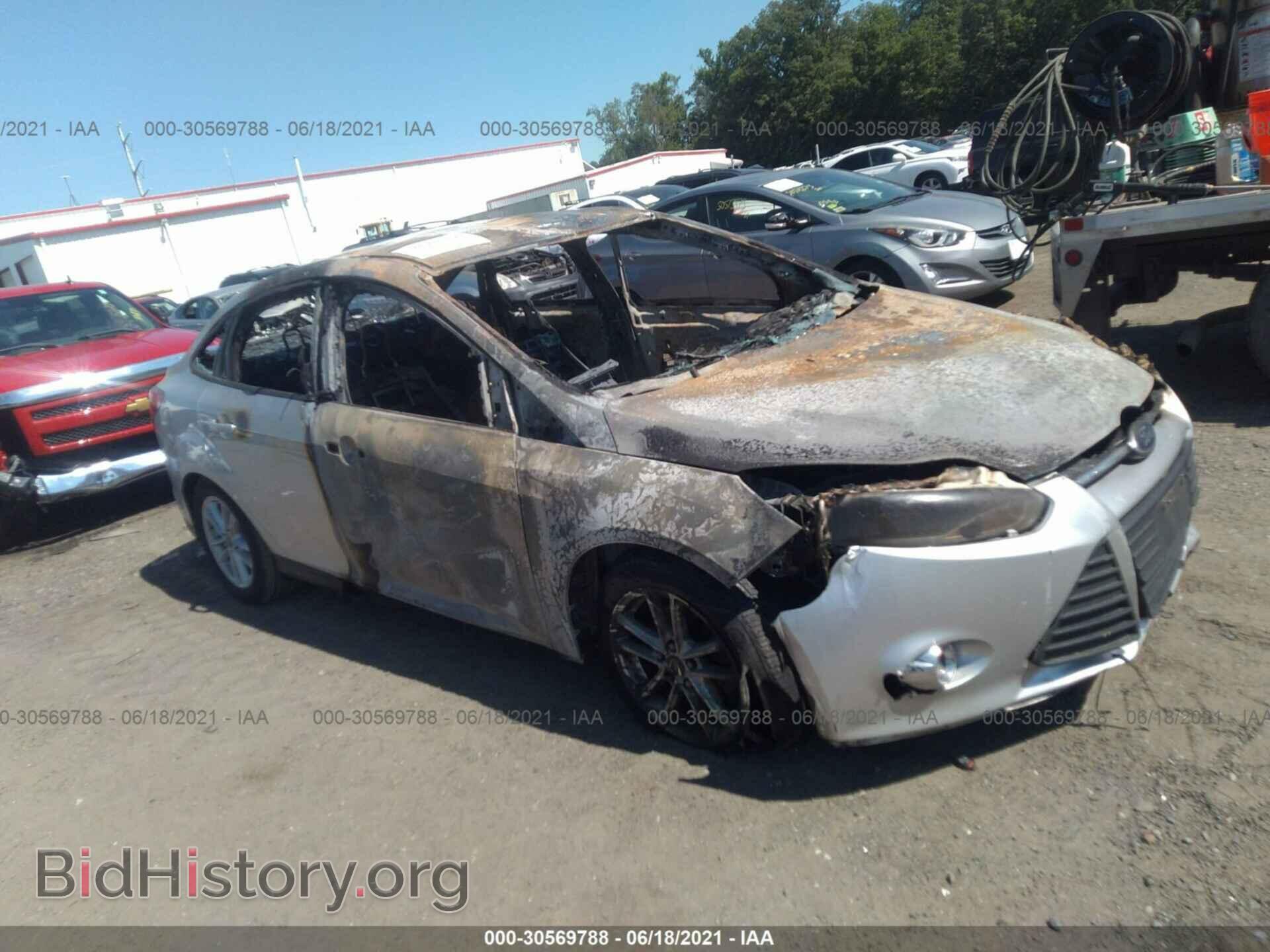 Photo 1FAHP3F24CL264873 - FORD FOCUS 2012