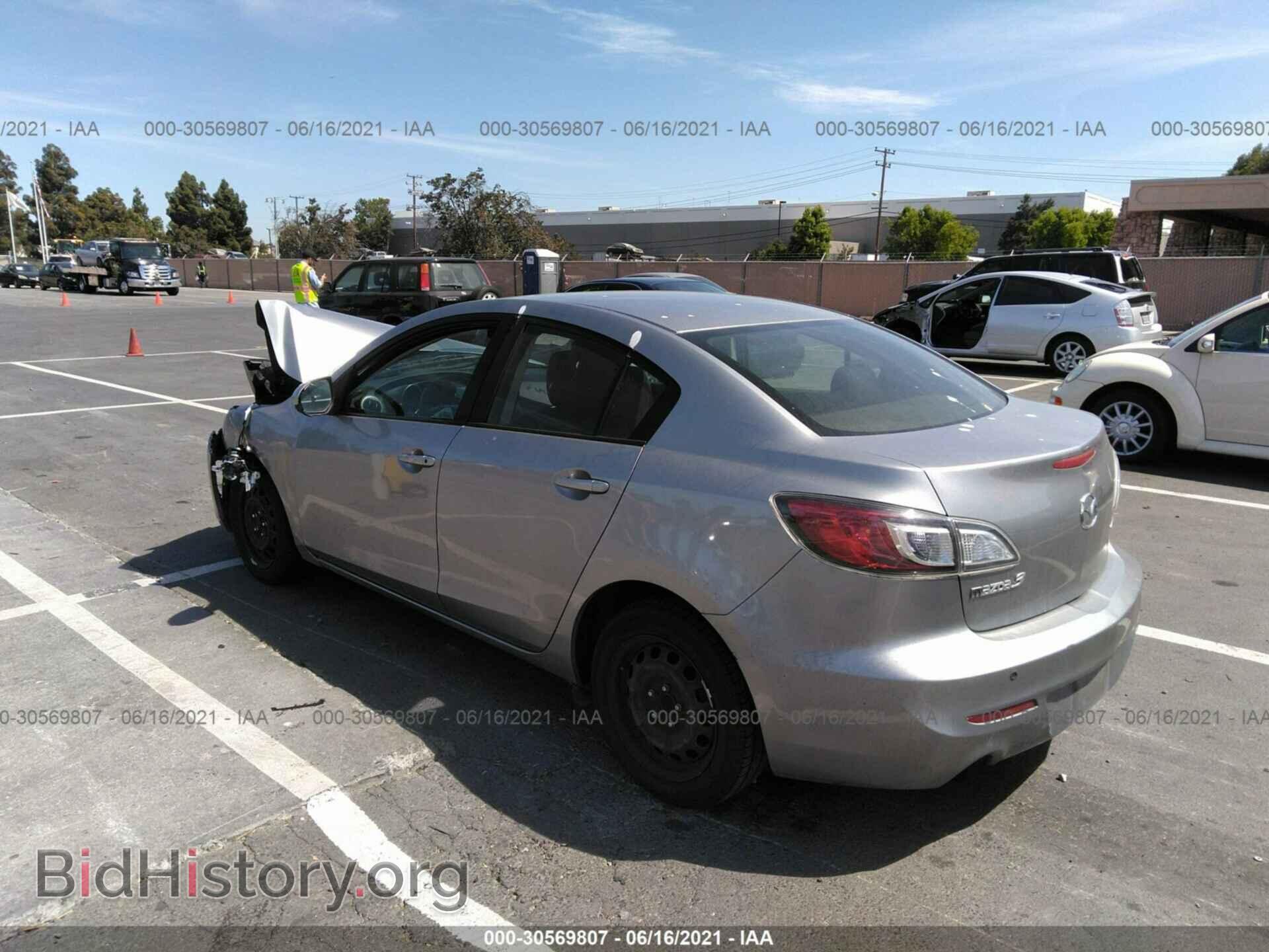 2013 MAZDA MAZDA3 - VIN: JM1BL1U89D1702971 - Фото 3