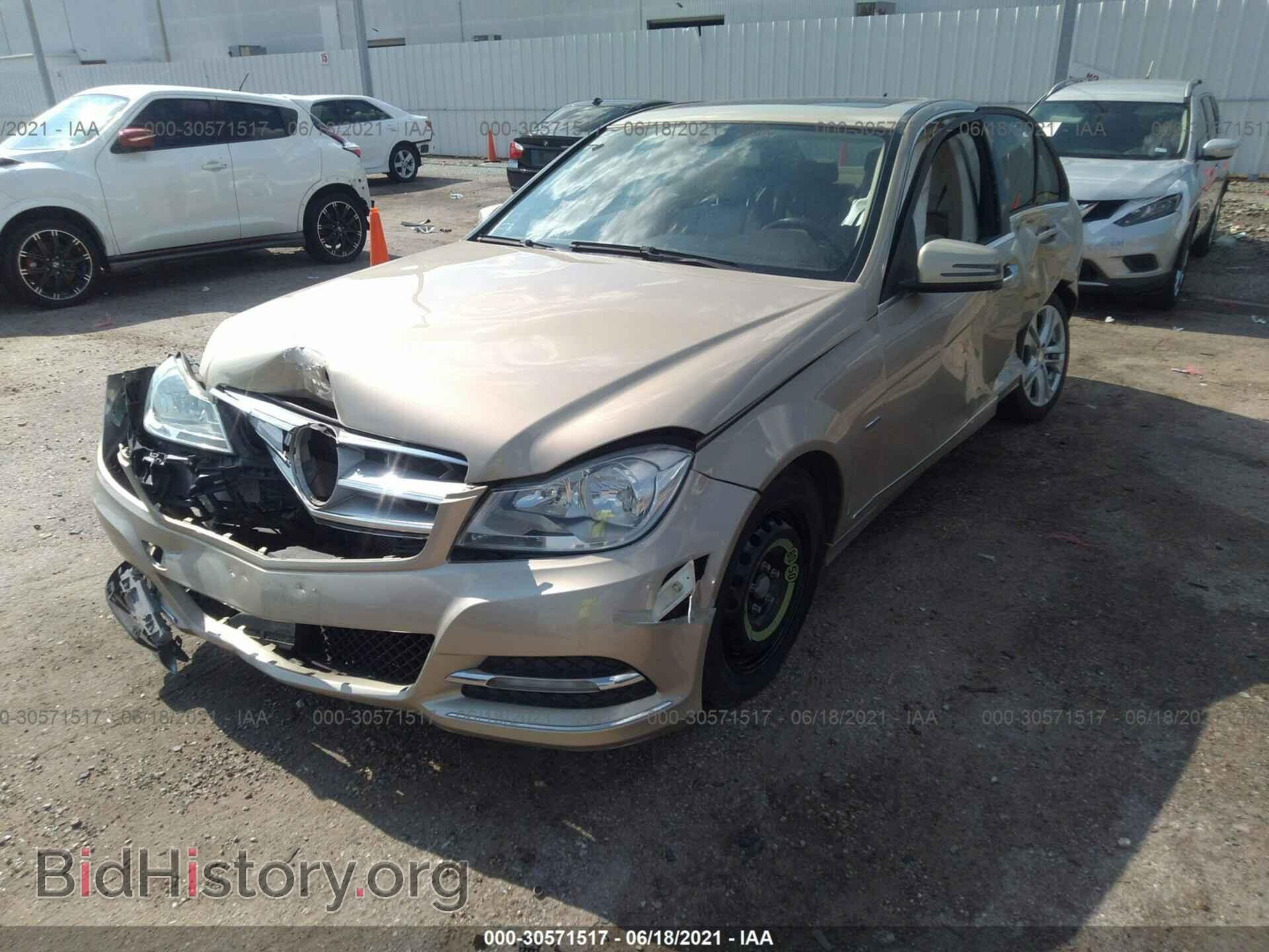 2012 MERCEDES-BENZ C-CLASS - VIN: WDDGF4HB3CR217896 - Фото 2