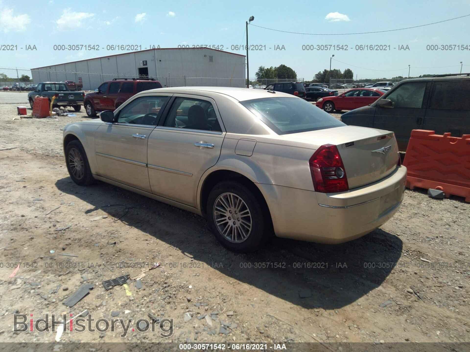 2010 CHRYSLER 300 - VIN: 2C3CA5CV8AH206330 - Фото 3