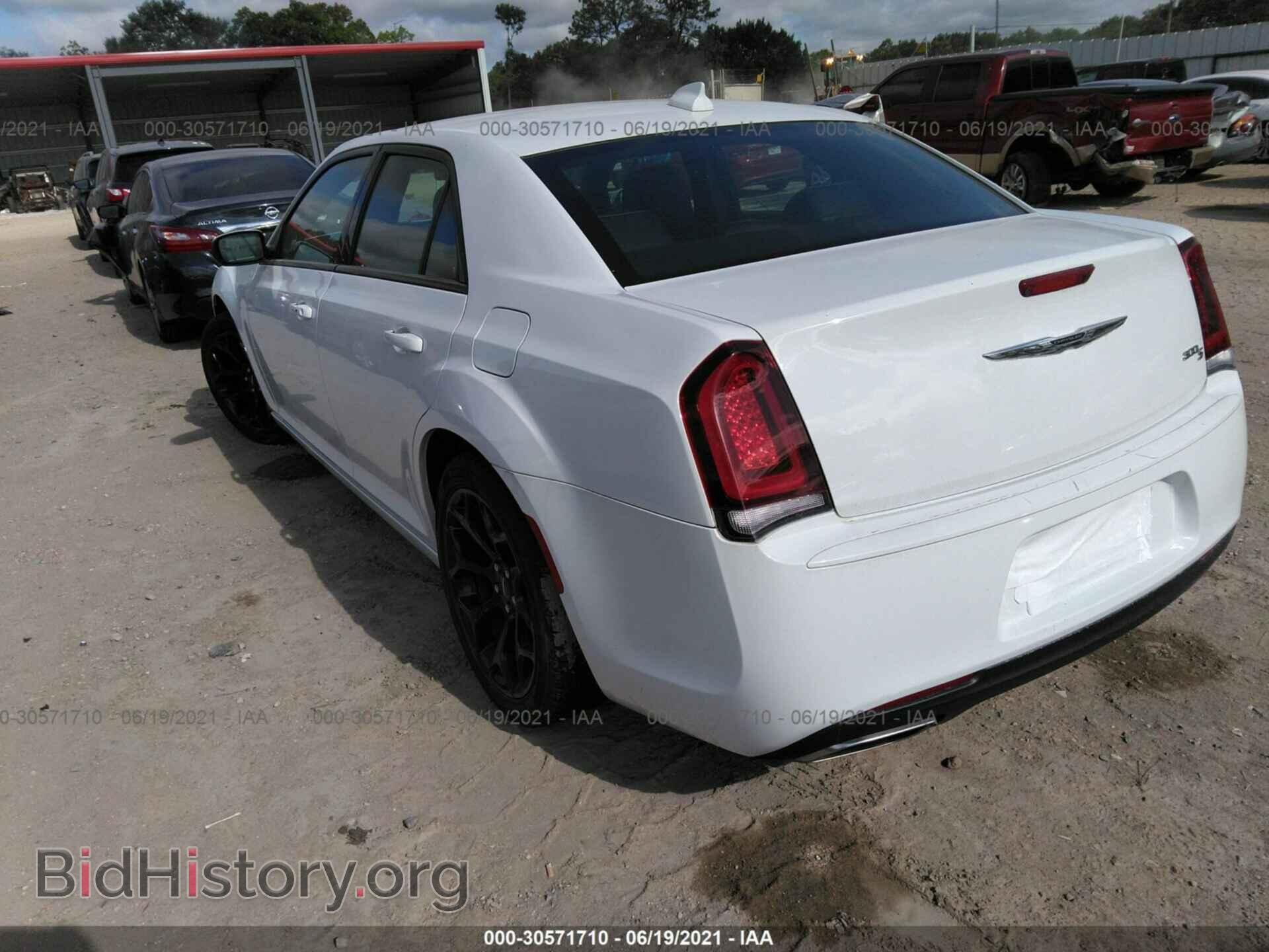 2019 CHRYSLER 300 - VIN: 2C3CCABG1KH659101 - Фото 3