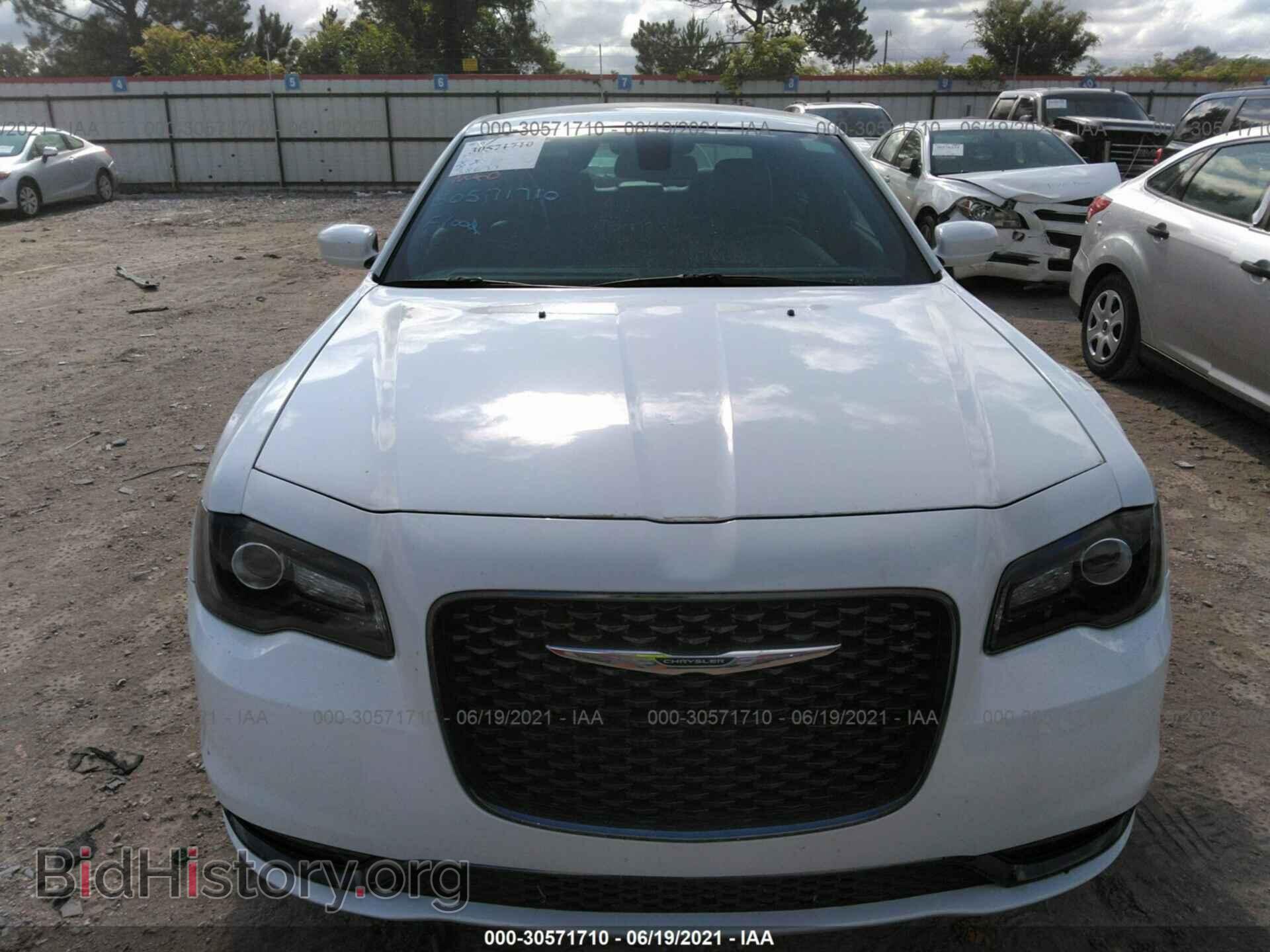 2019 CHRYSLER 300 - VIN: 2C3CCABG1KH659101 - Фото 6