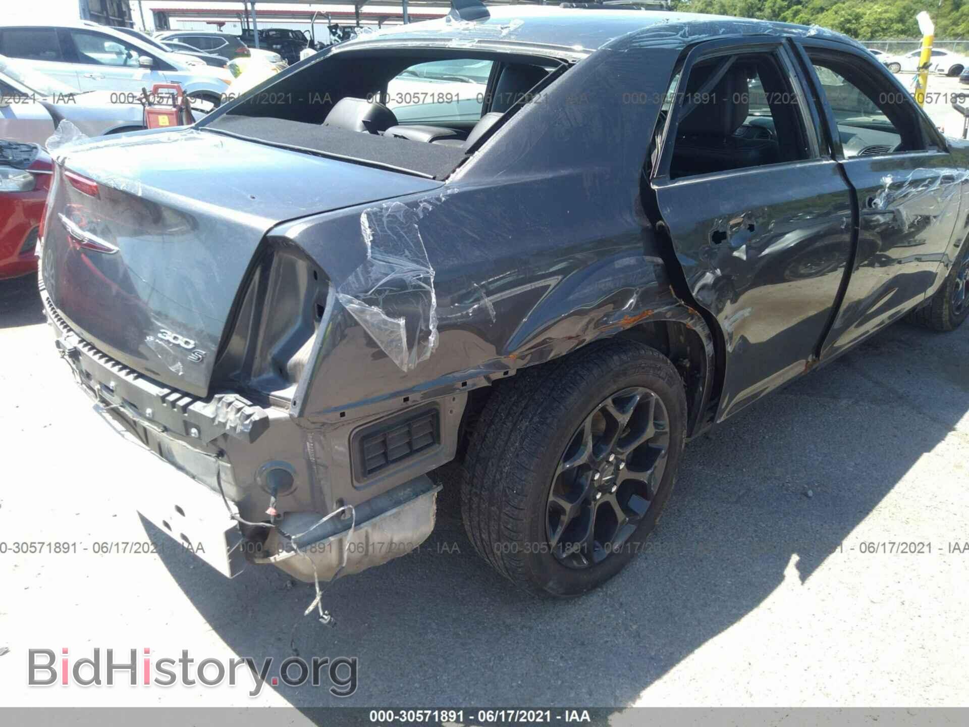 2019 CHRYSLER 300 - VIN: 2C3CCAGG0KH569737 - Фото 6