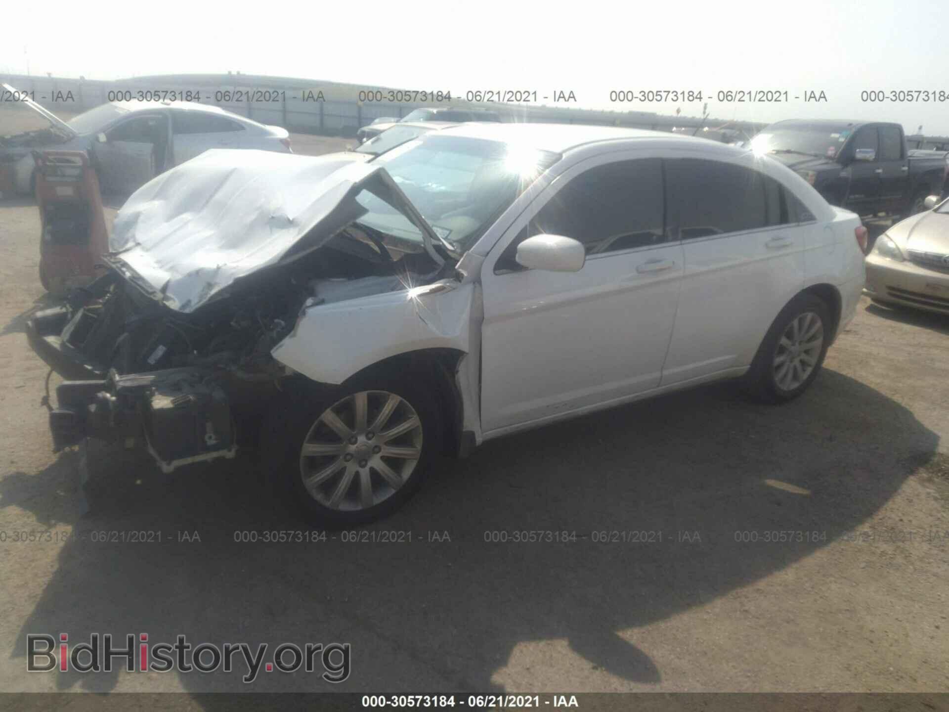 2012 CHRYSLER 200 - VIN: 1C3CCBBB8CN105332 - Фото 2