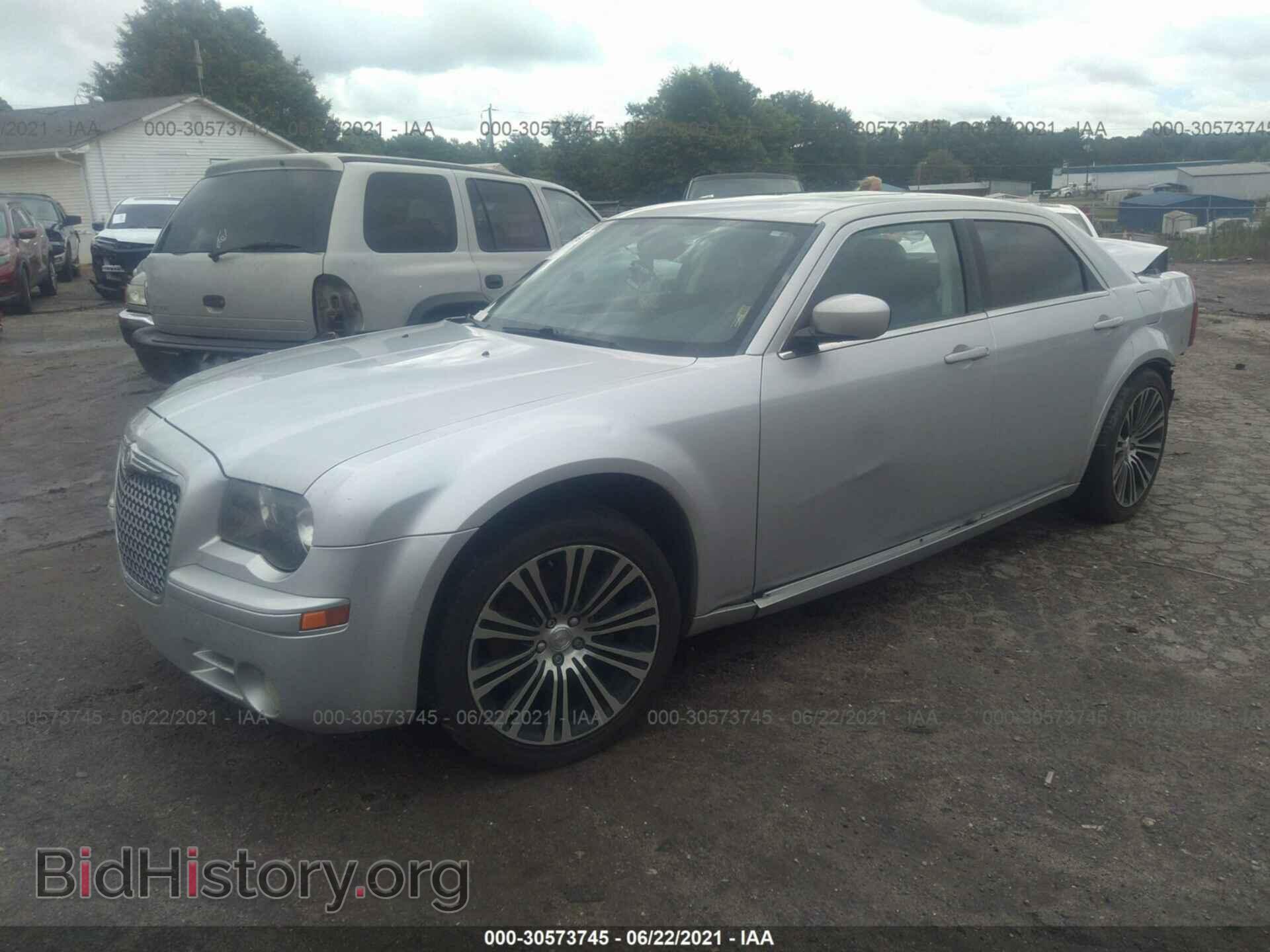 2010 CHRYSLER 300 - VIN: 2C3CA2CV6AH279839 - Фото 2