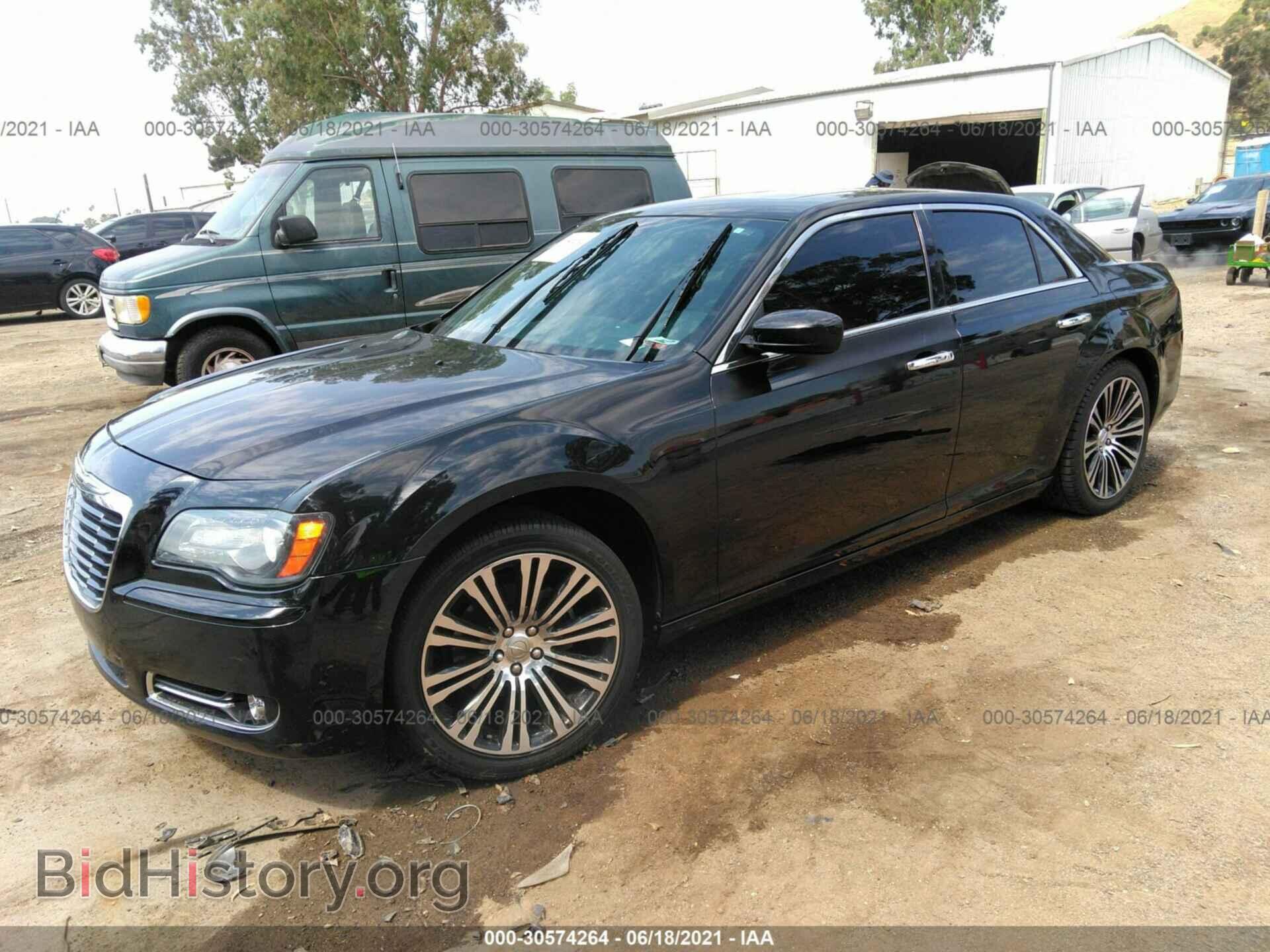 2012 CHRYSLER 300 - VIN: 2C3CCABG2CH245858 - Фото 2