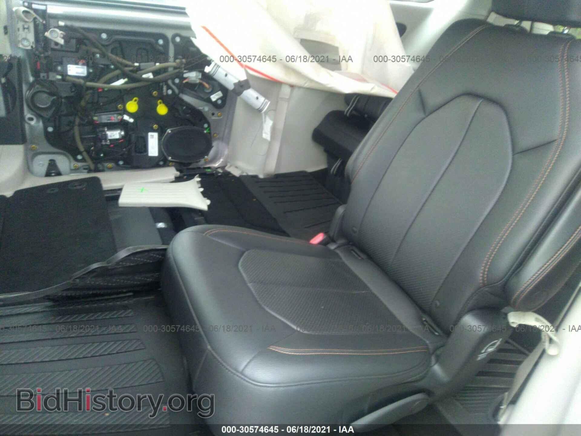 2018 CHRYSLER PACIFICA - VIN: 2C4RC1BG3JR123023 - Фото 8