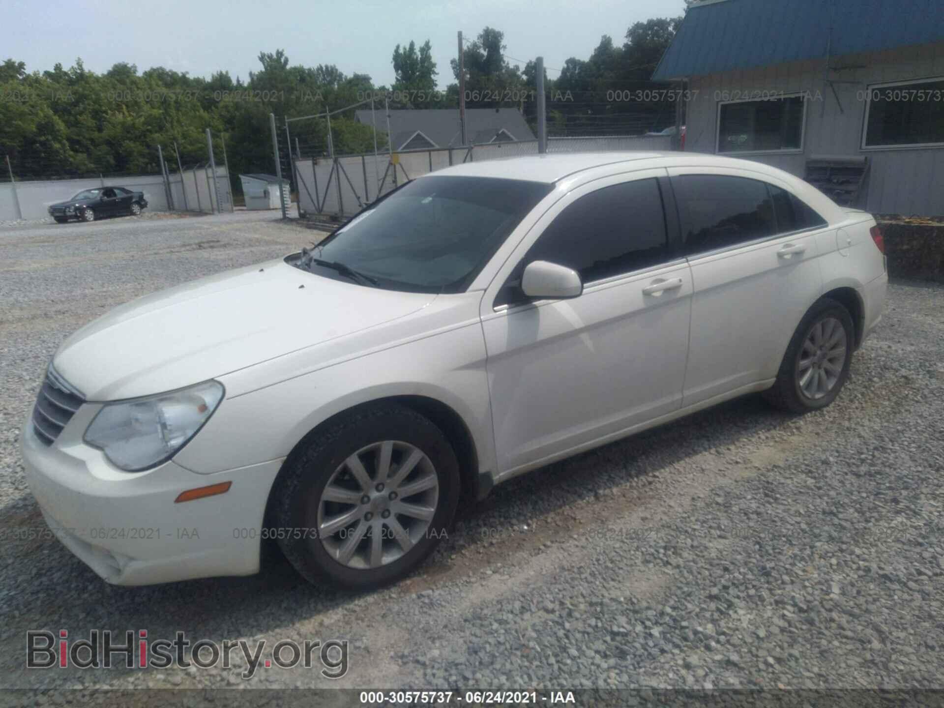 2010 CHRYSLER SEBRING - VIN: 1C3CC5FB3AN108423 - Фото 2