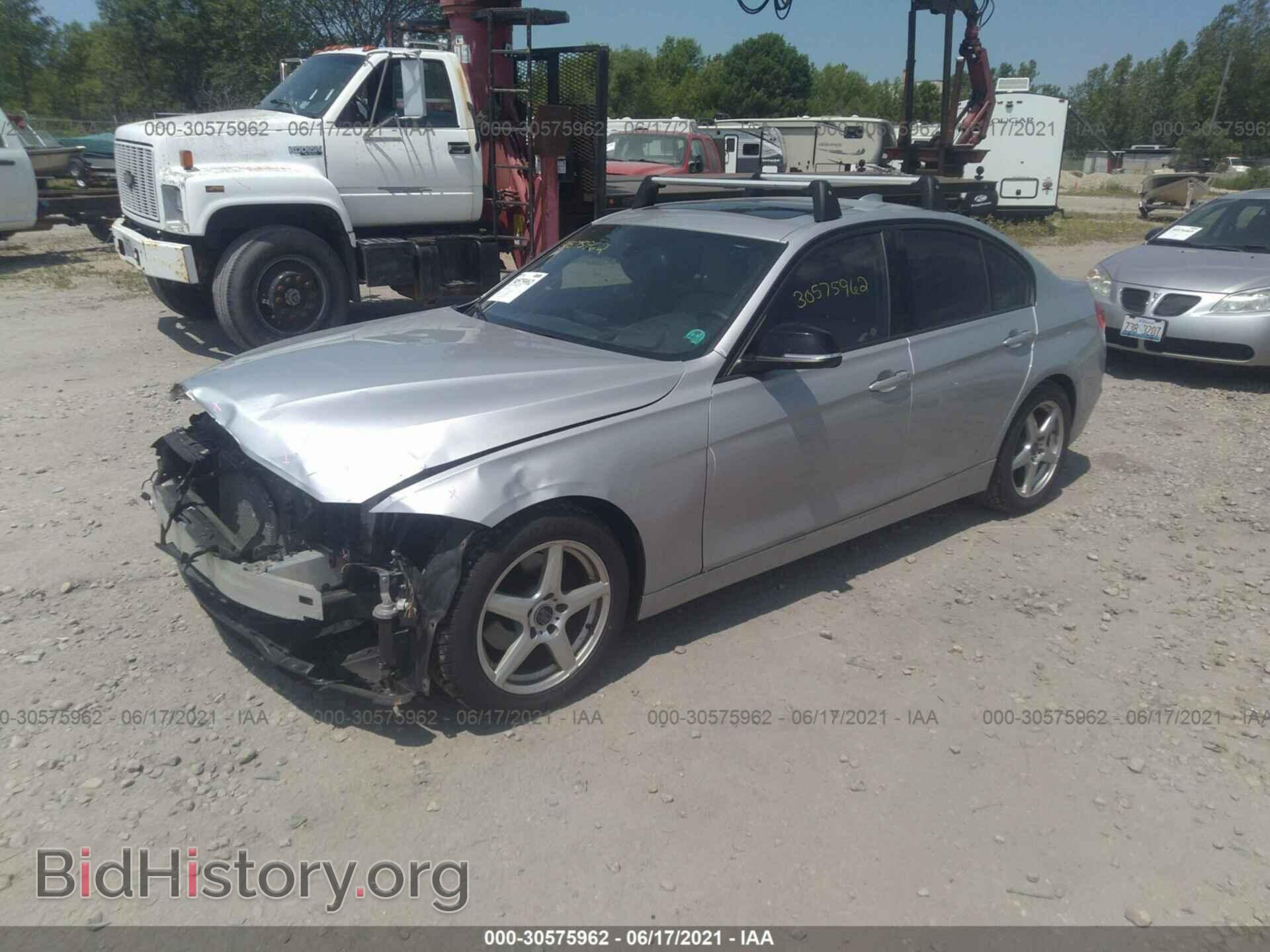 2013 BMW 3 SERIES - VIN: WBA3A5C51DF452912 - Фото 2
