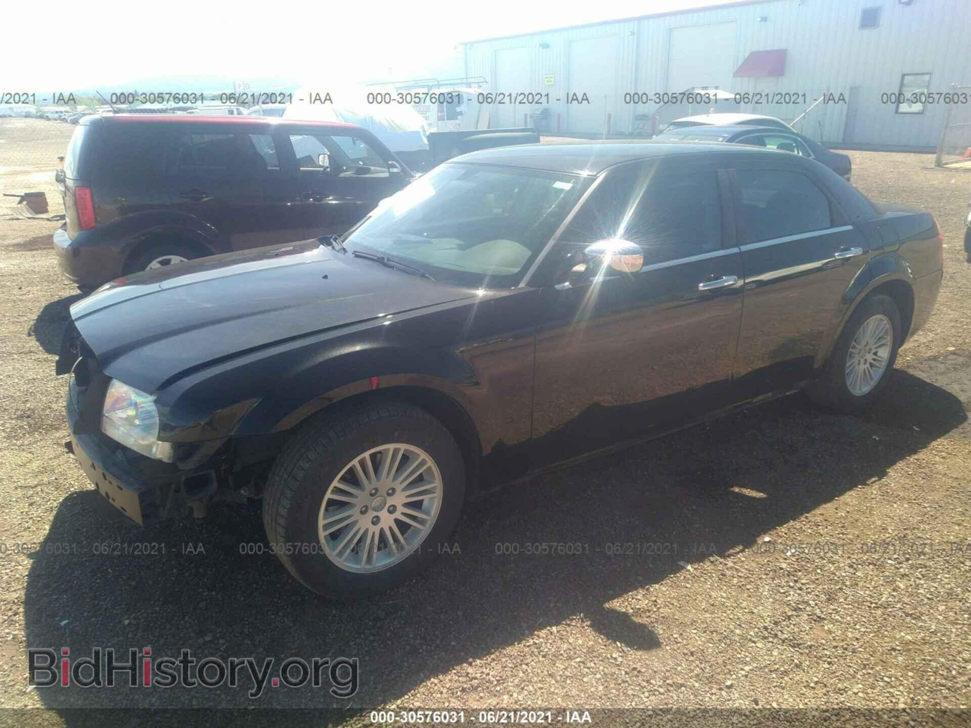 2010 CHRYSLER 300 - VIN: 2C3CA4CD1AH164729 - Фото 2