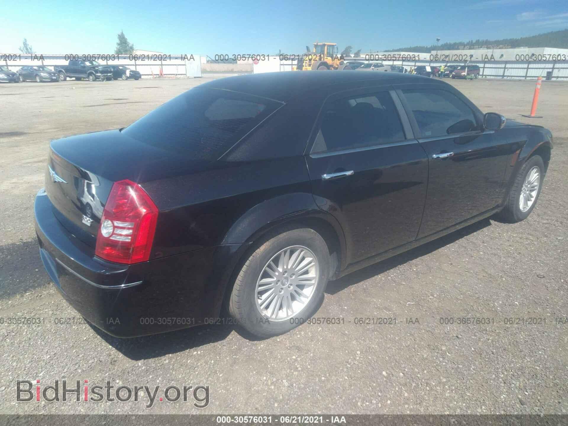 2010 CHRYSLER 300 - VIN: 2C3CA4CD1AH164729 - Фото 4