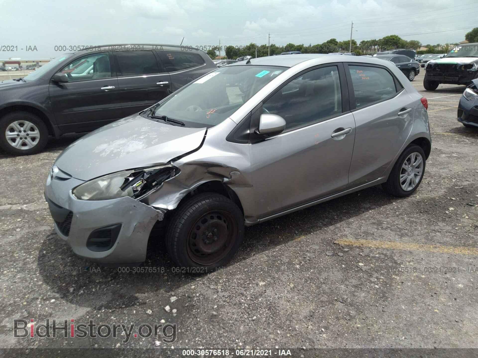 2013 MAZDA MAZDA2 - VIN: JM1DE1KY3D0156826 - Фото 2