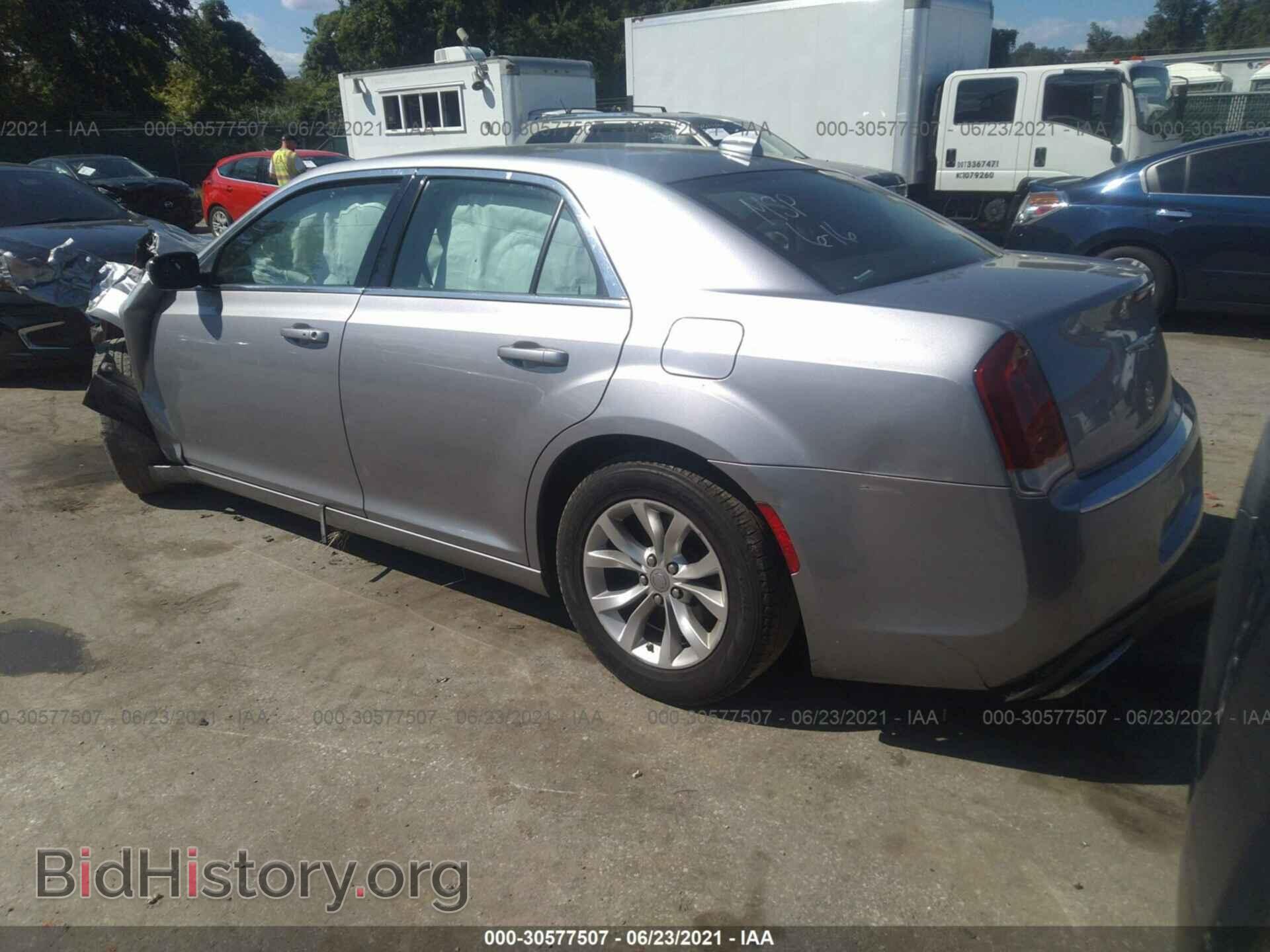 2016 CHRYSLER 300 - VIN: 2C3CCAAGXGH181284 - Фото 3