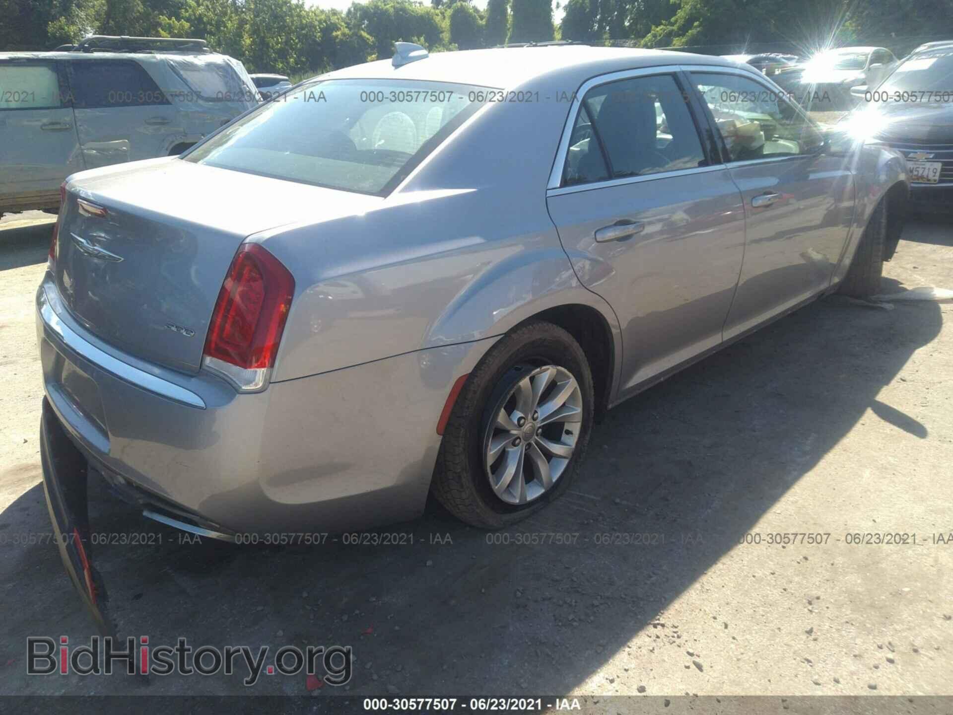 2016 CHRYSLER 300 - VIN: 2C3CCAAGXGH181284 - Фото 4