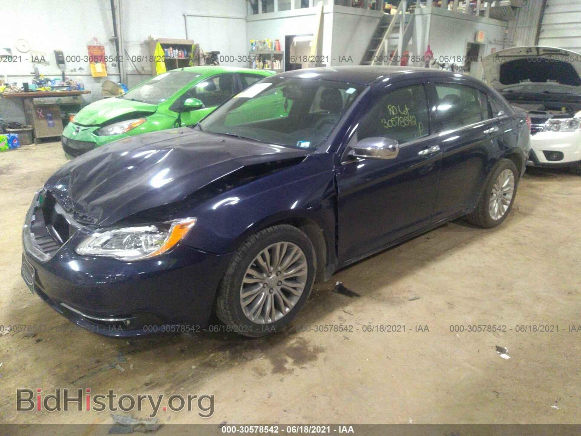 2013 CHRYSLER 200 - VIN: 1C3CCBCG1DN744745 - Фото 2