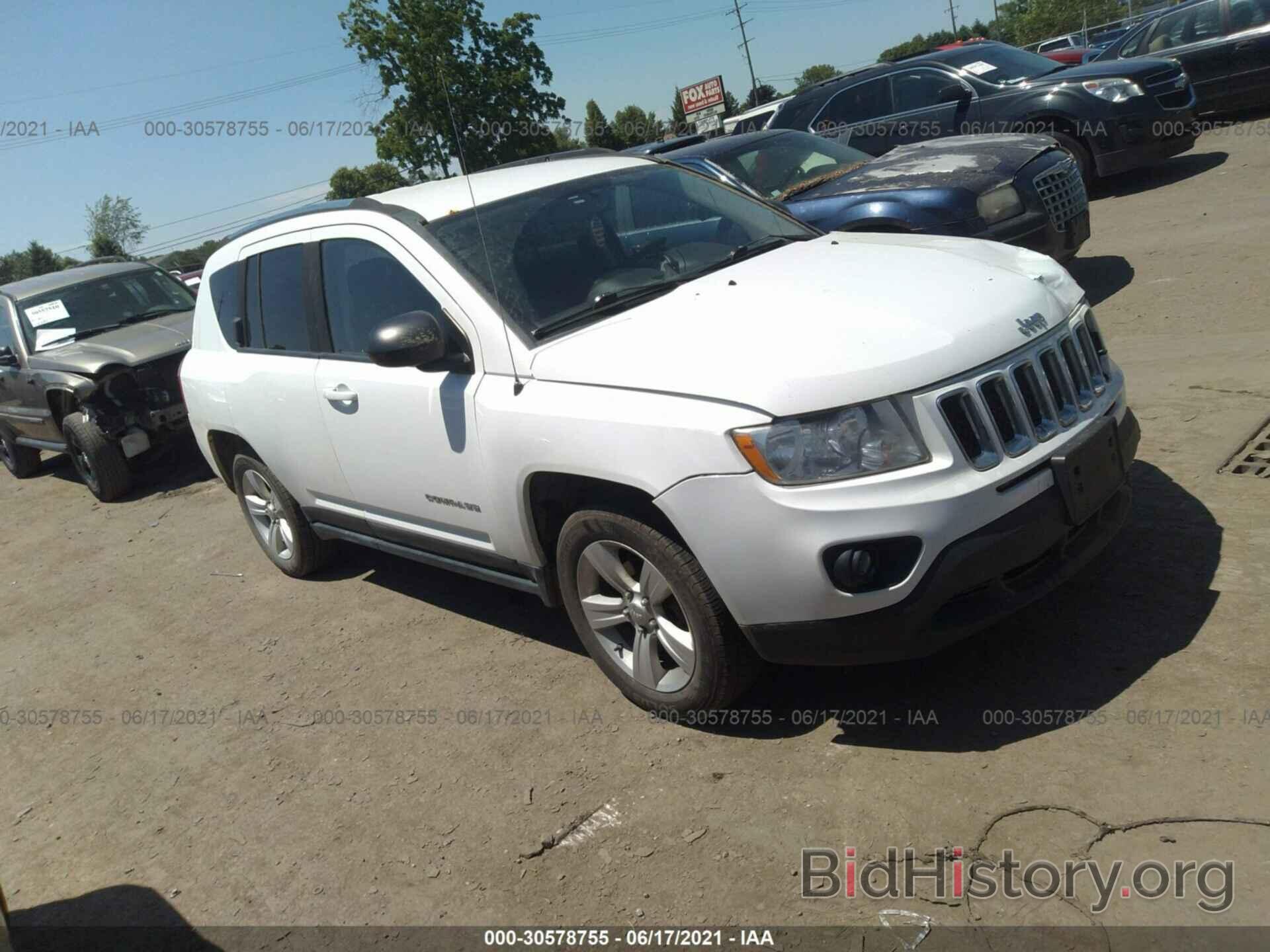 Photo 1J4NF4FB9BD133902 - JEEP COMPASS 2011