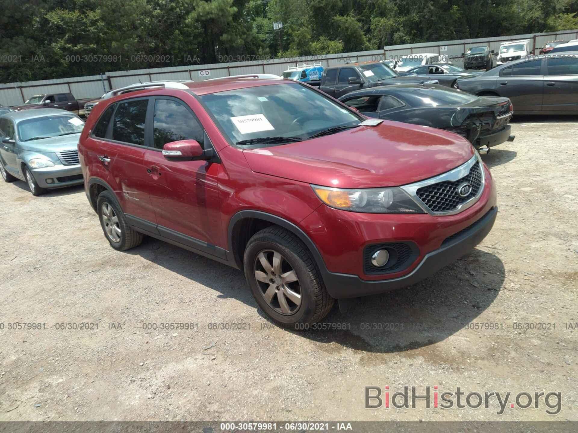 Photo 5XYKT3A10BG005575 - KIA SORENTO 2011