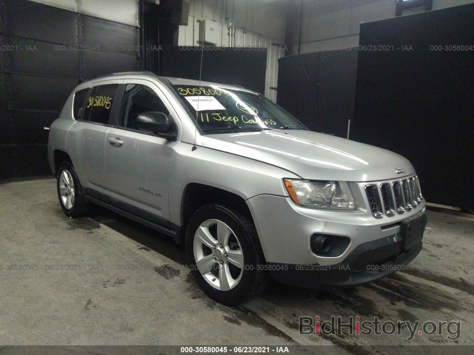 Photo 1J4NF1FB9BD202277 - JEEP COMPASS 2011