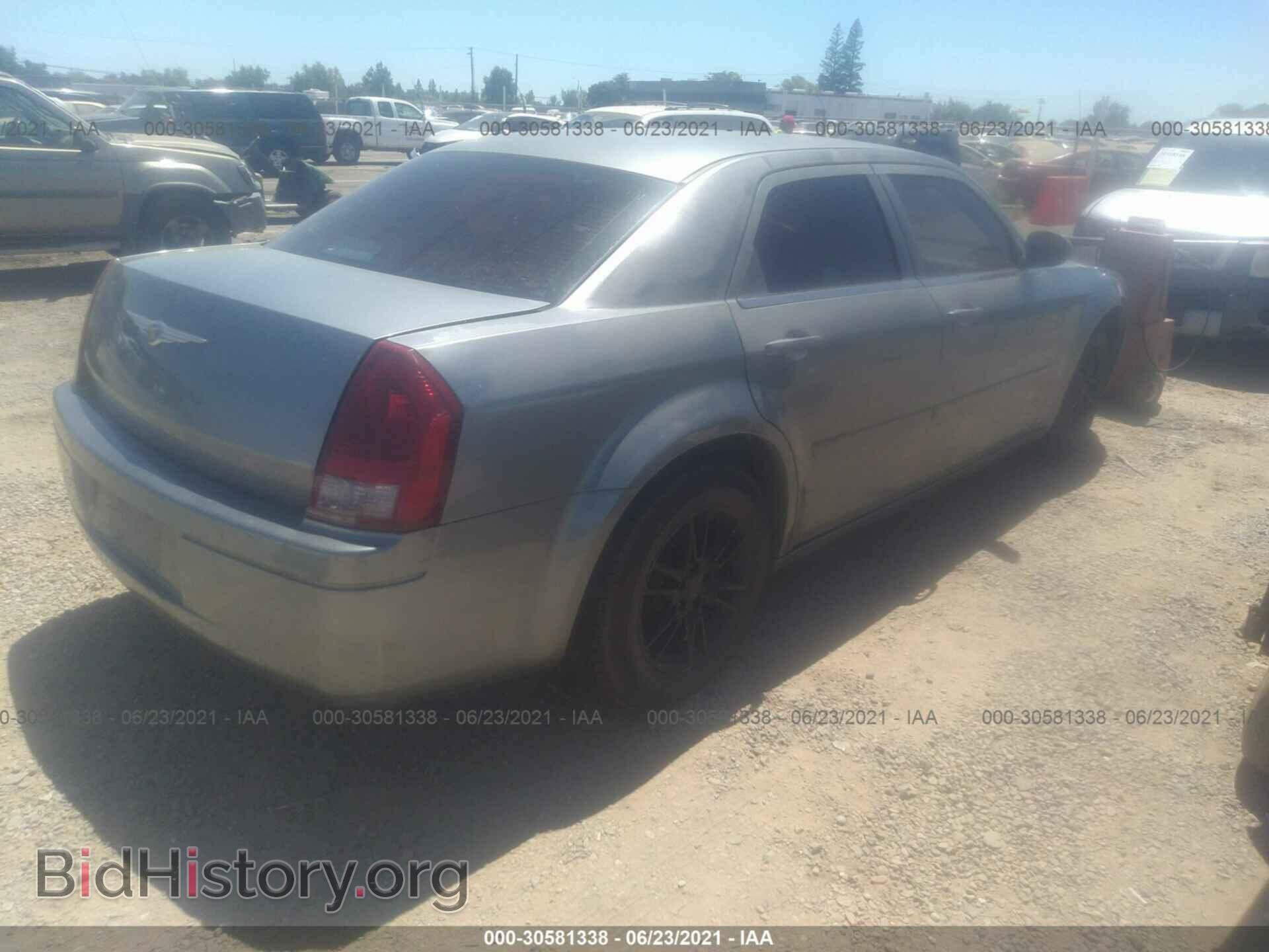 2006 CHRYSLER 300 - VIN: 2C3KA43R36H281548 - Фото 4