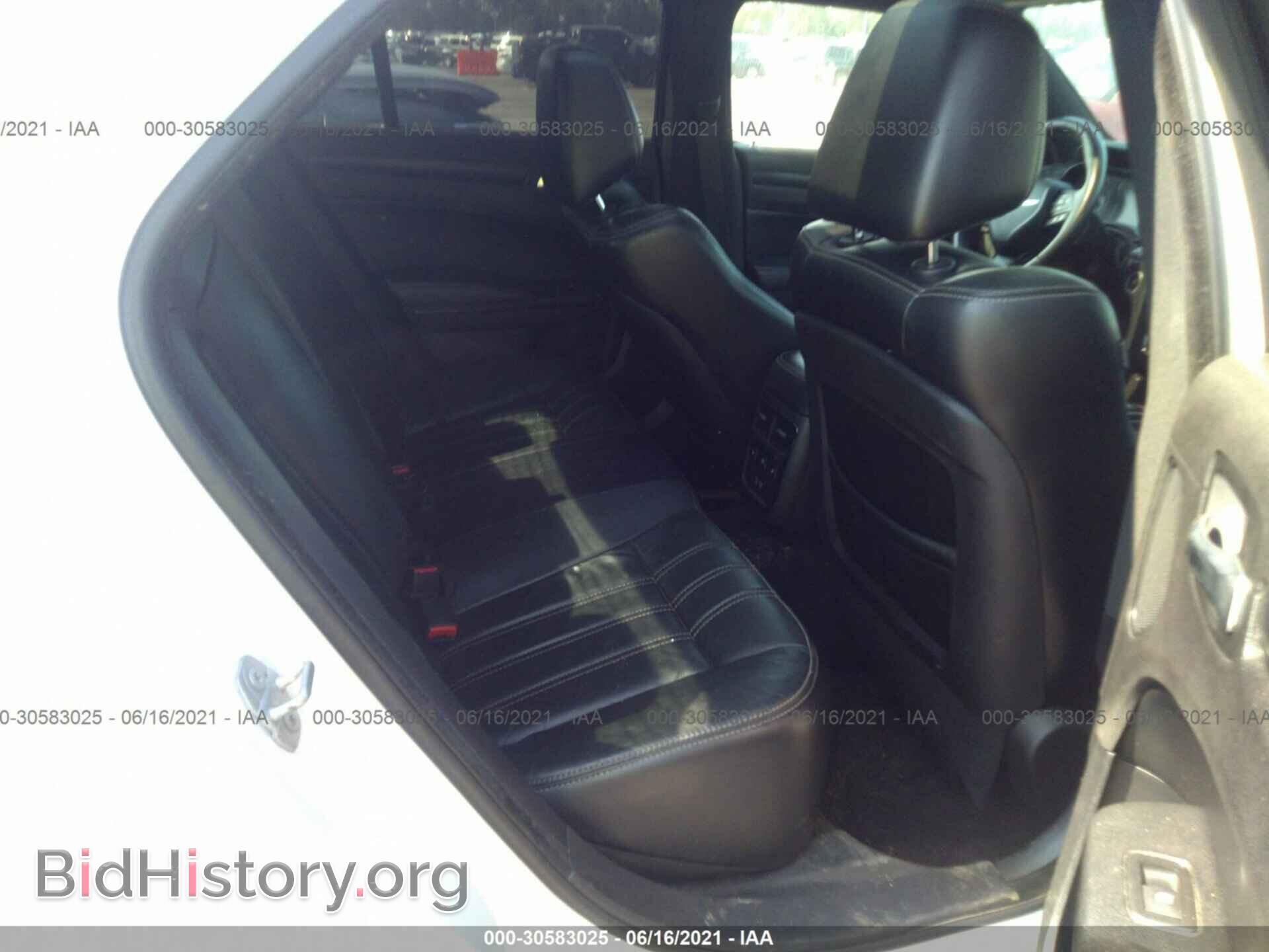 2015 CHRYSLER 300 - VIN: 2C3CCABT2FH859892 - Фото 8