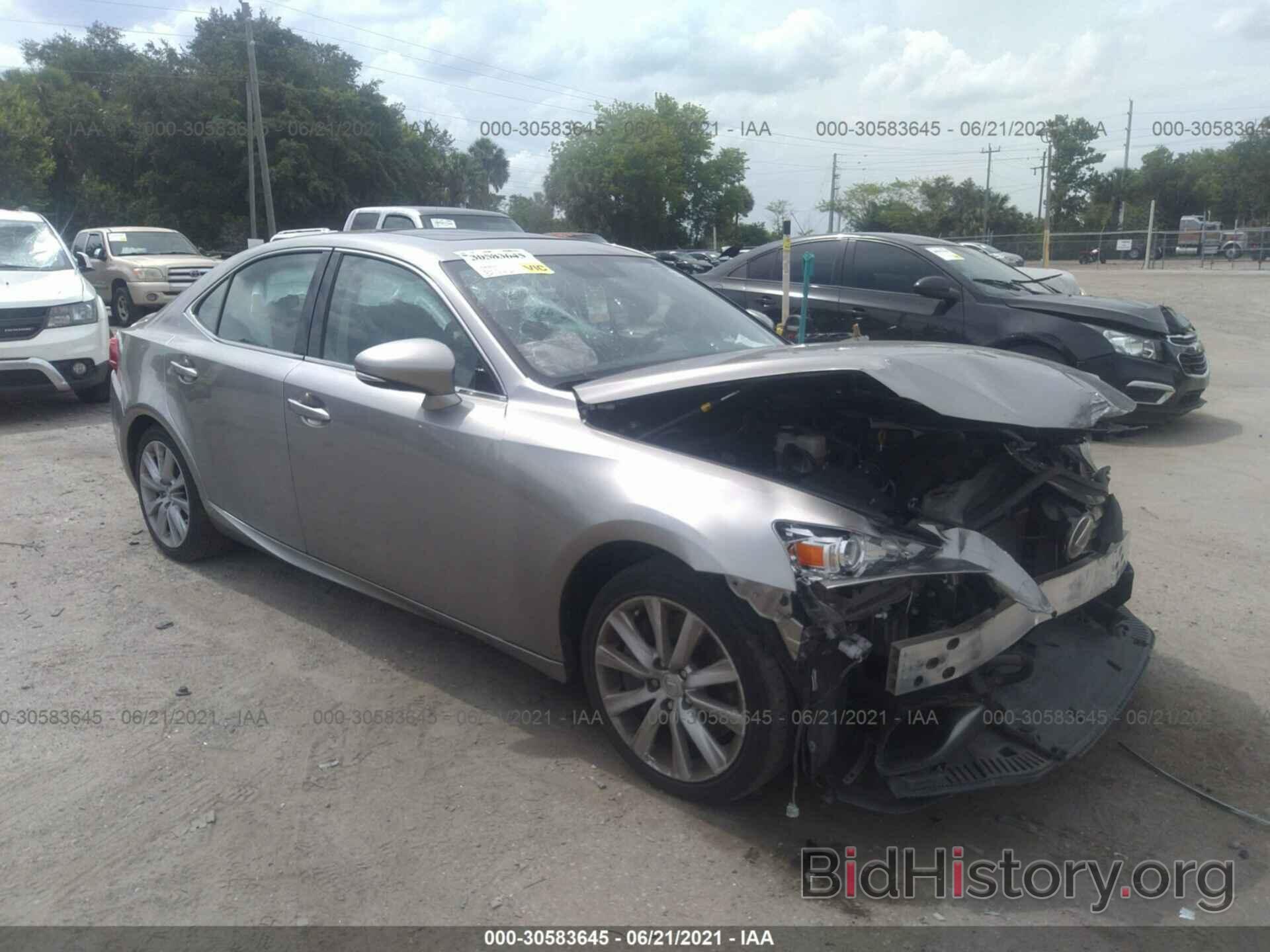 Photo JTHBA1D27G5016831 - LEXUS IS 200T 2016