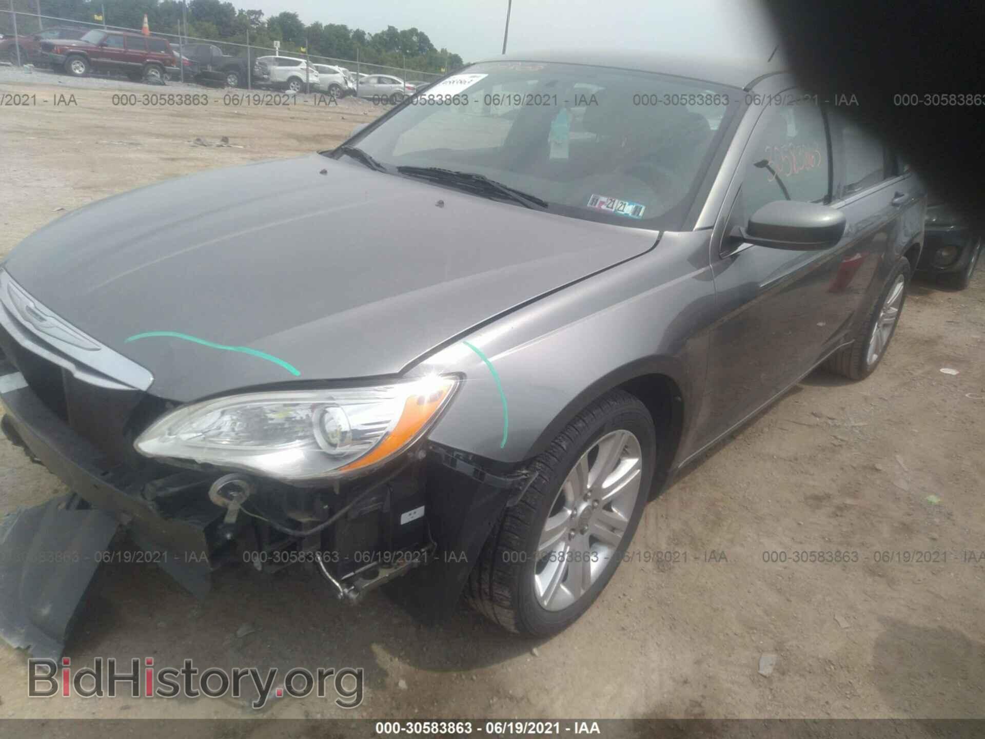 2013 CHRYSLER 200 - VIN: 1C3CCBAB3DN763823 - Фото 2