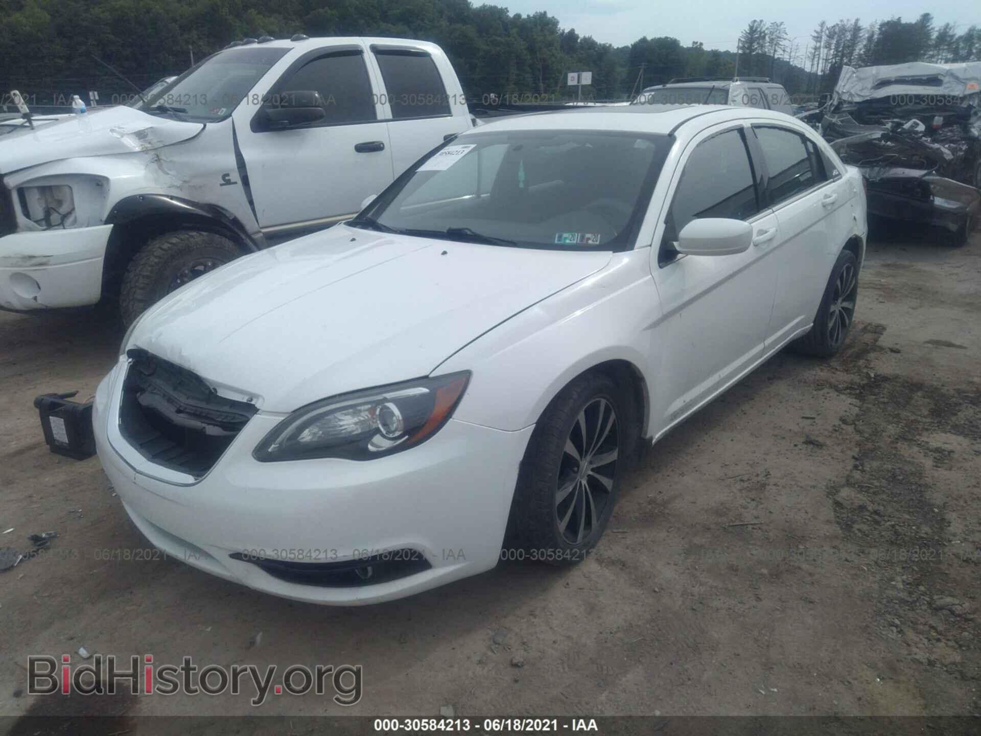 2012 CHRYSLER 200 - VIN: 1C3CCBBG1CN249820 - Фото 2
