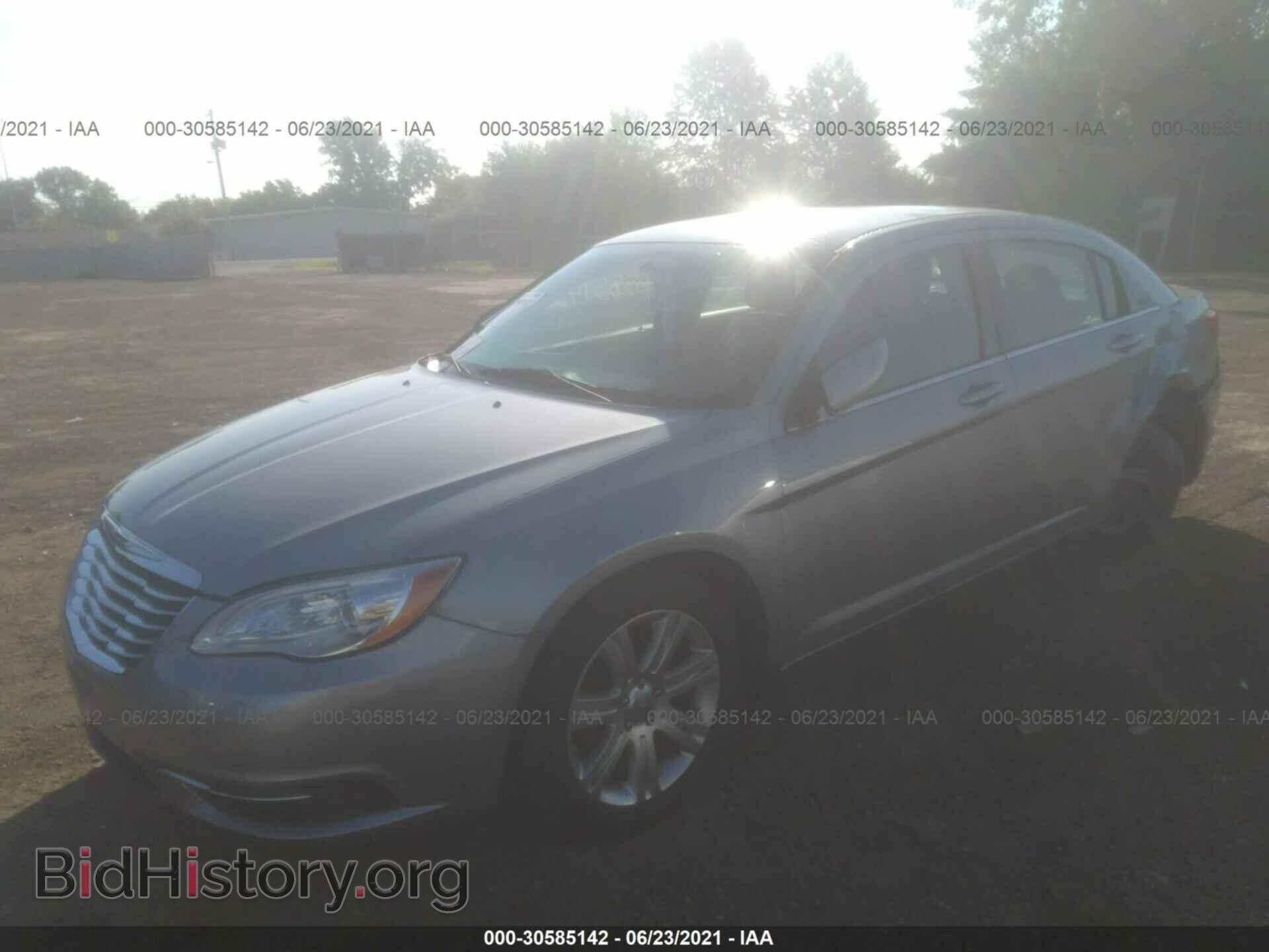 2013 CHRYSLER 200 - VIN: 1C3CCBBG2DN531918 - Фото 2