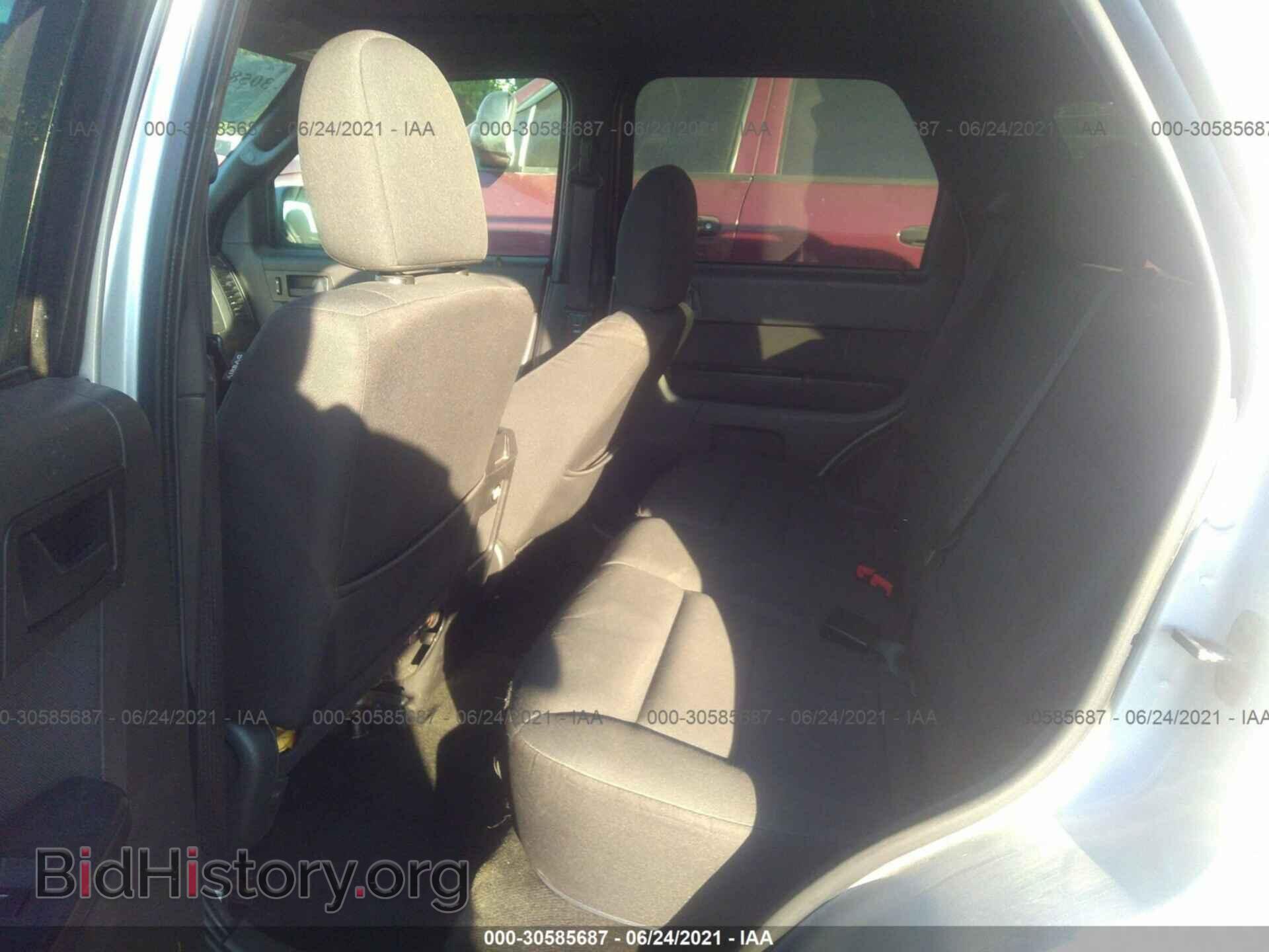 2011 FORD ESCAPE - VIN: 1FMCU0D74BKB12392 - Фото 8