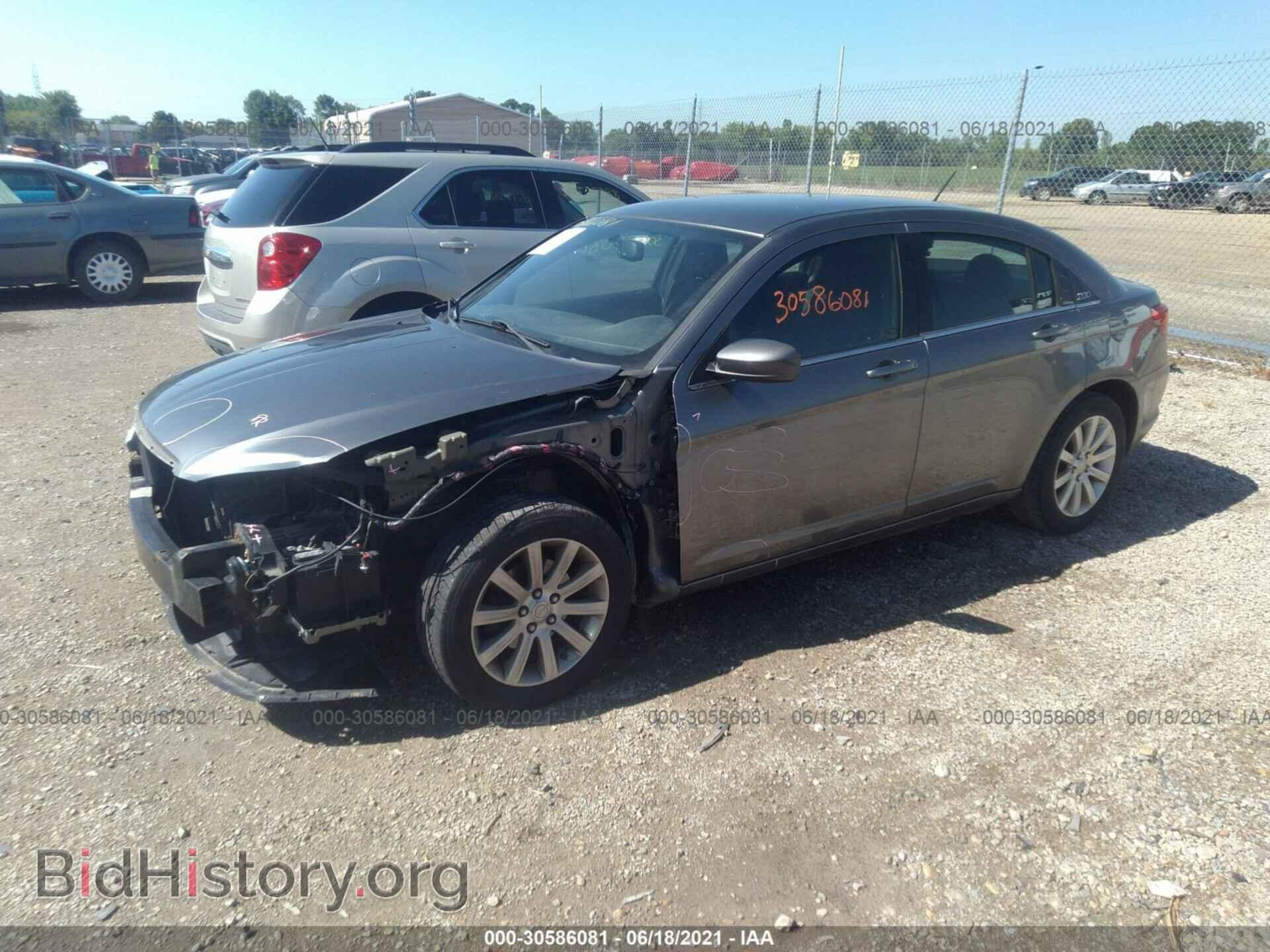 2013 CHRYSLER 200 - VIN: 1C3CCBBB8DN612619 - Фото 2