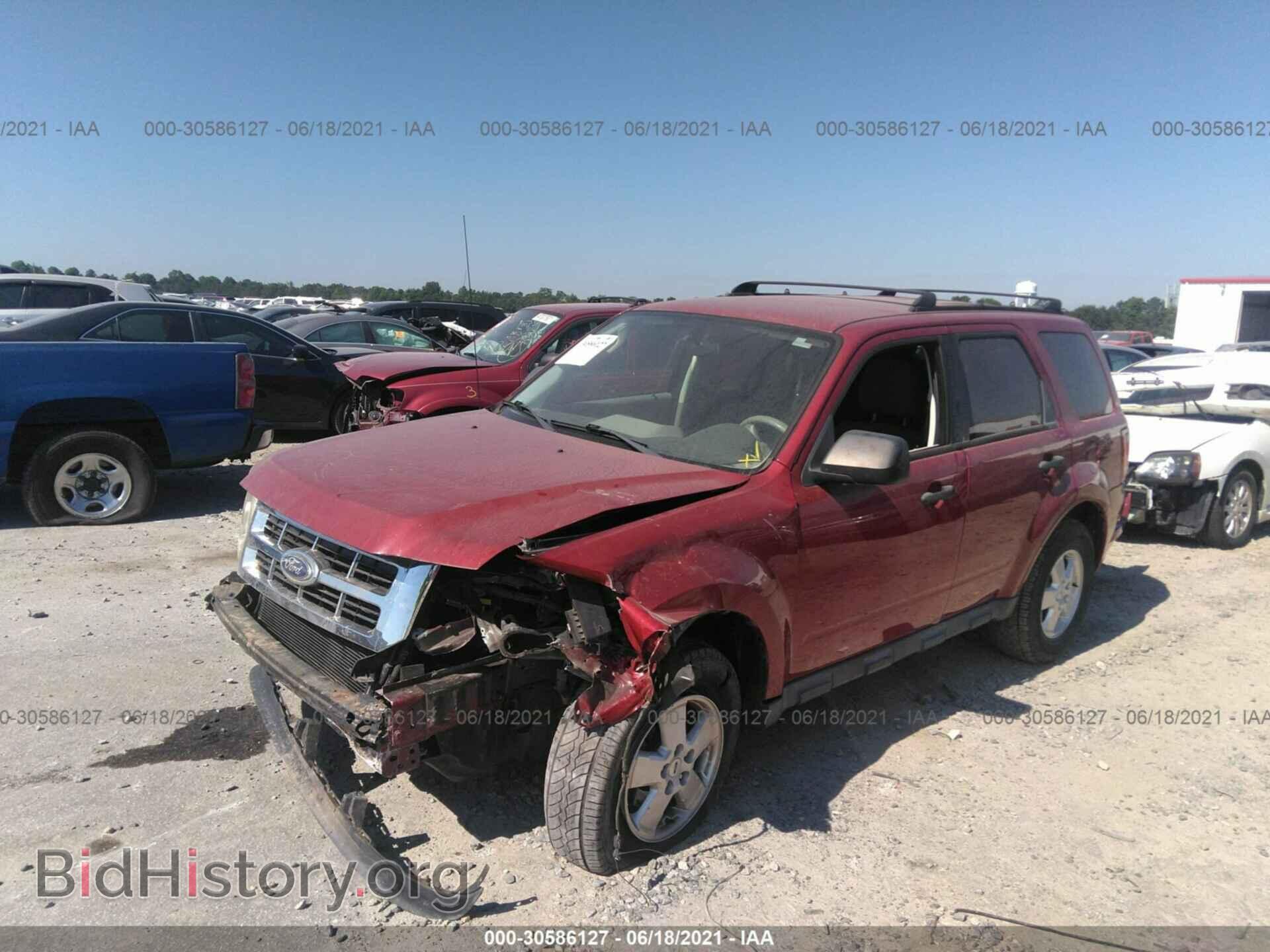 2011 FORD ESCAPE - VIN: 1FMCU0C71BKA45297 - Фото 2