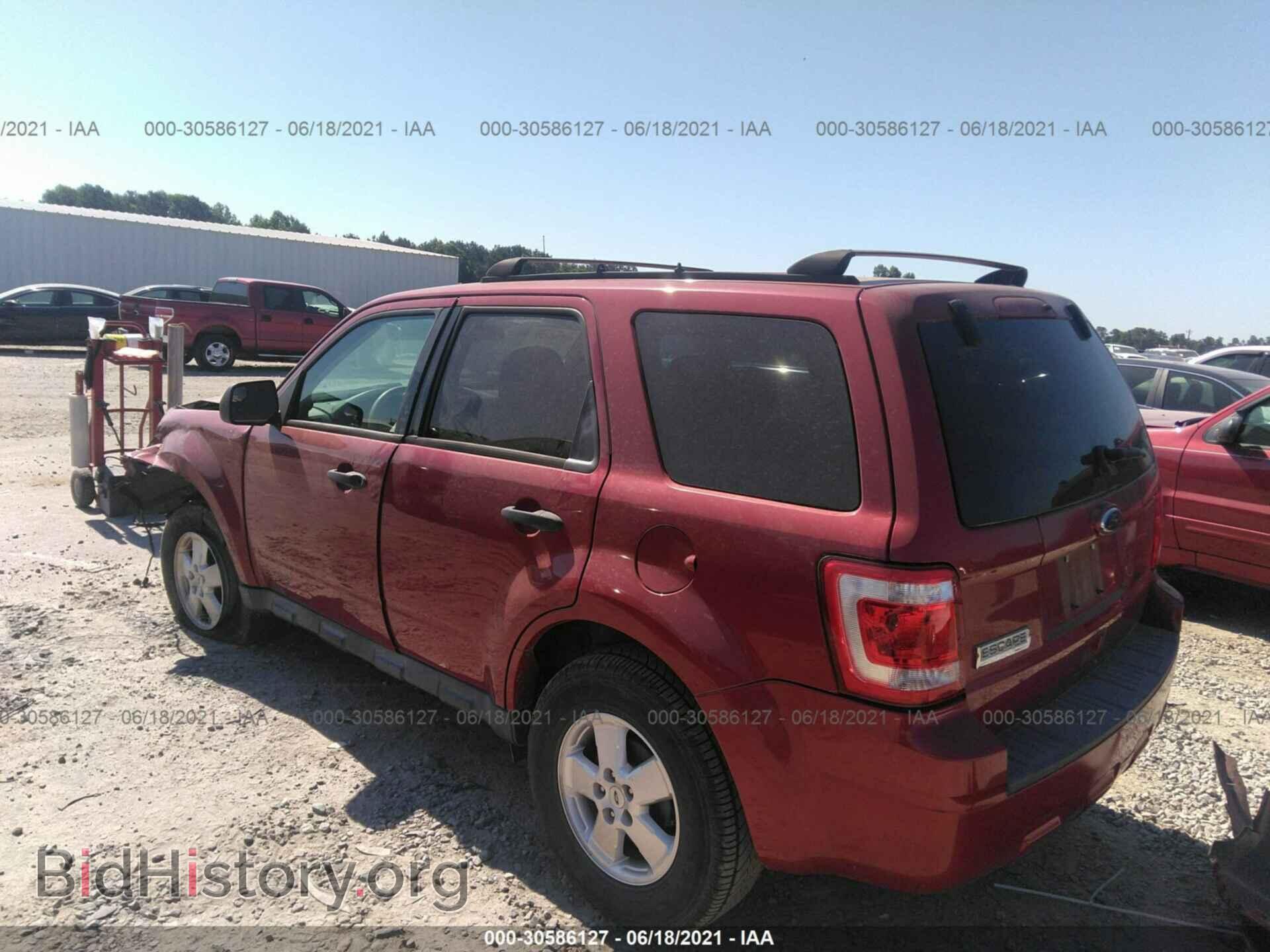 2011 FORD ESCAPE - VIN: 1FMCU0C71BKA45297 - Фото 3