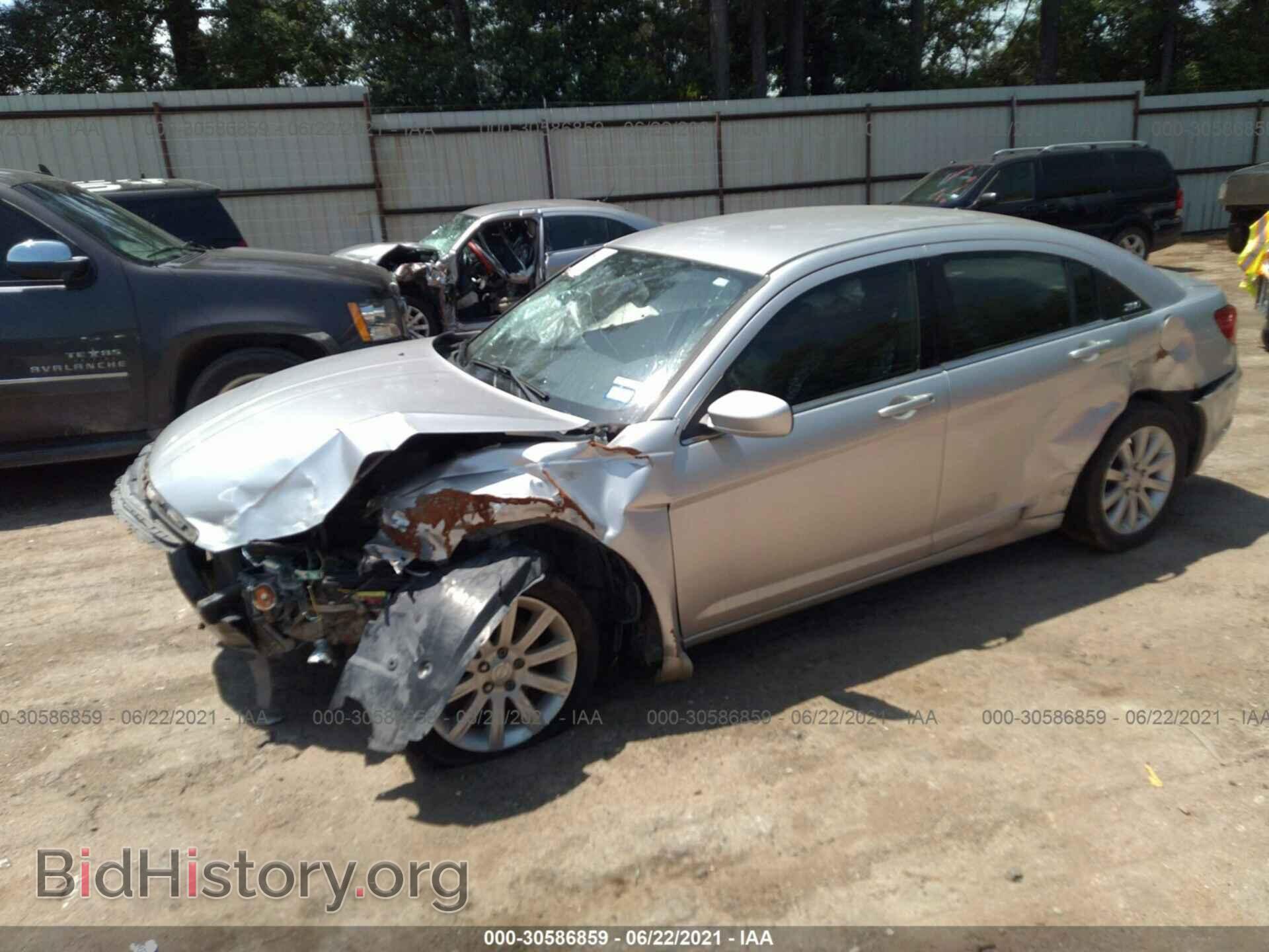 2012 CHRYSLER 200 - VIN: 1C3CCBBB1CN127091 - Фото 2