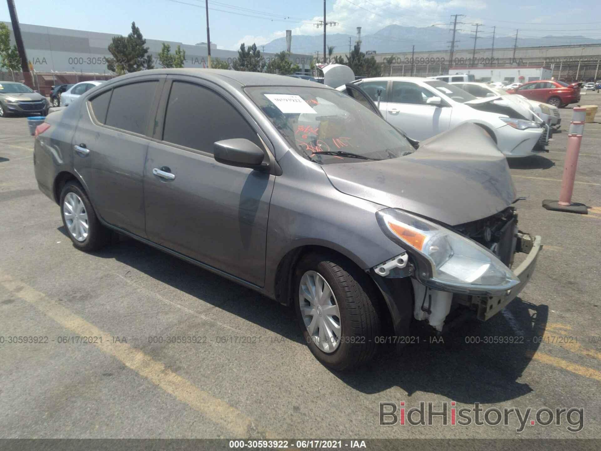 Photo 3N1CN7AP5JL812145 - NISSAN VERSA SEDAN 2018