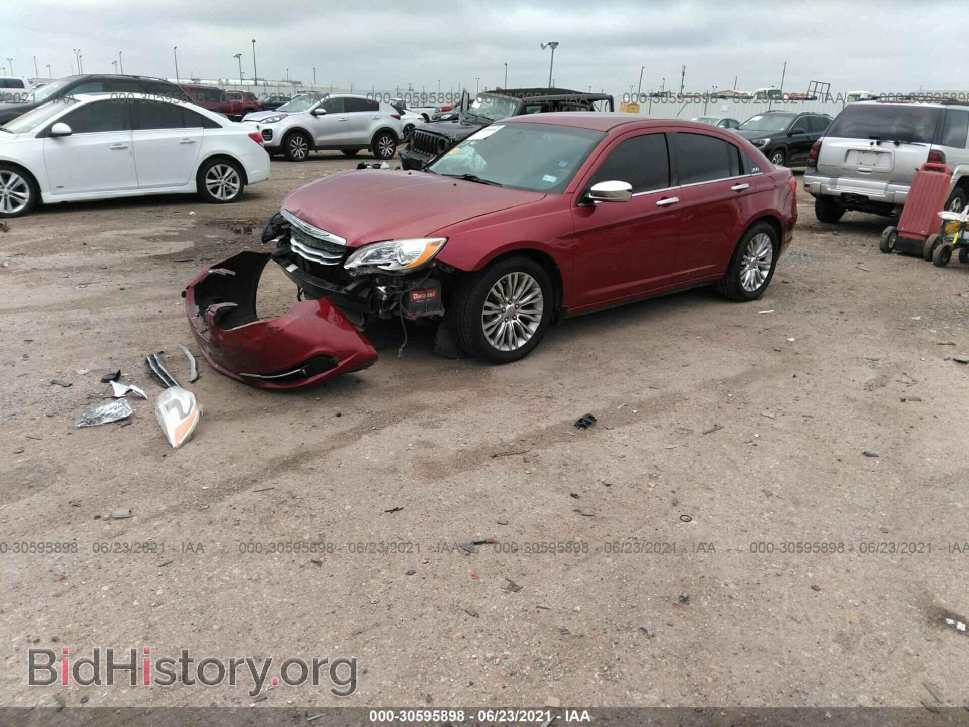 2013 CHRYSLER 200 - VIN: 1C3CCBCG6DN595409 - Фото 2