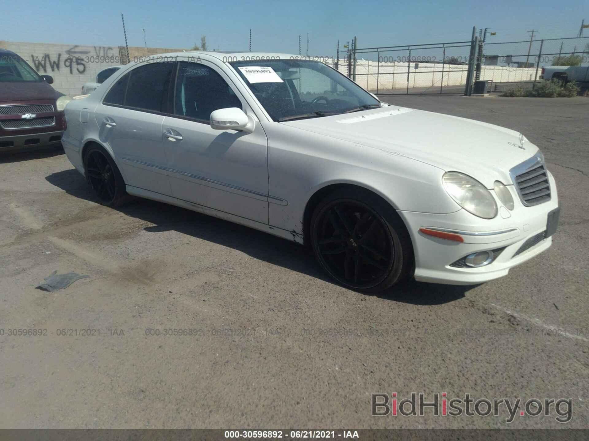 Photo WDBUF56X49B389727 - MERCEDES-BENZ E-CLASS 2009